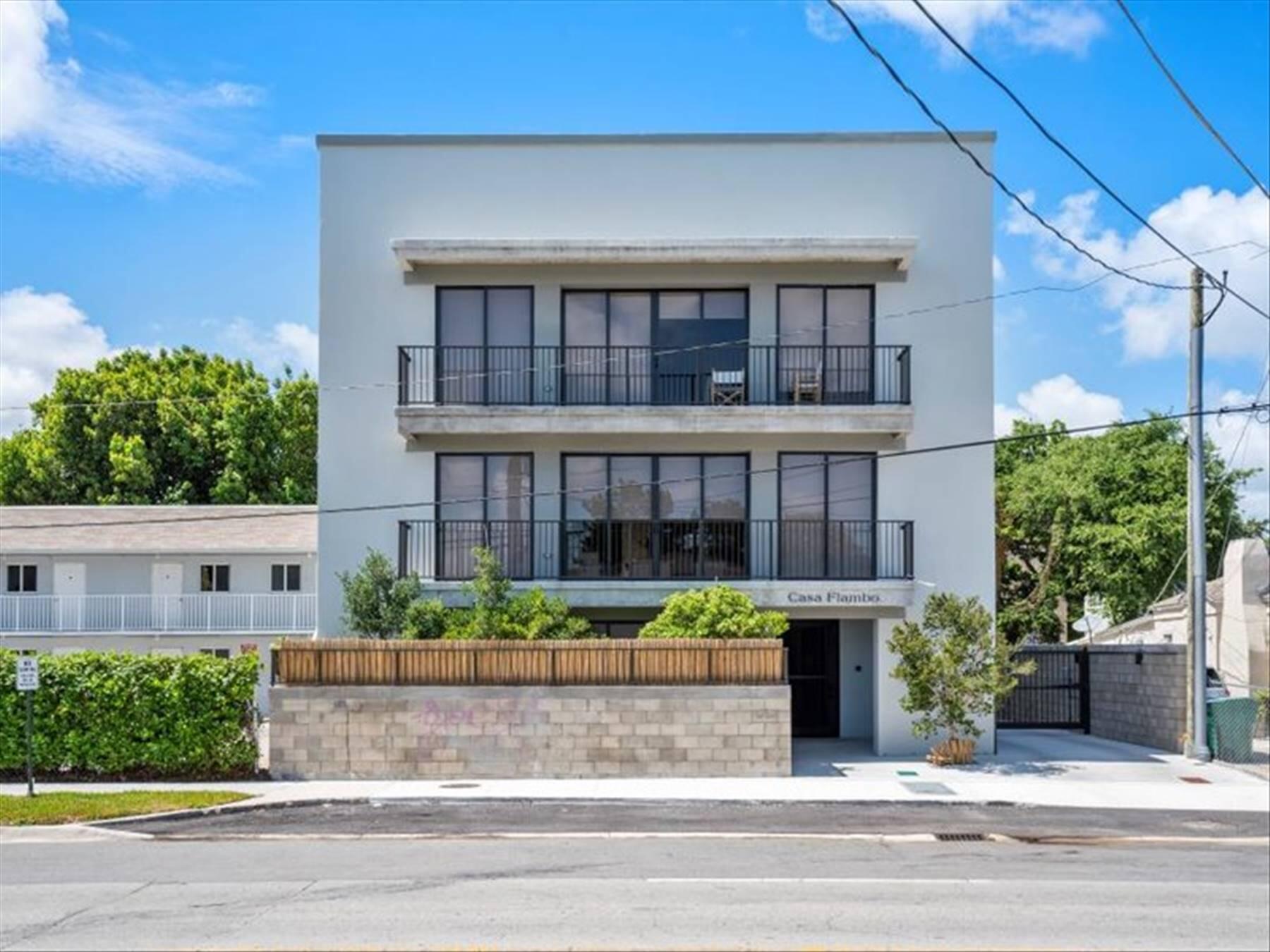 1053 NW 29th Street Casa Flambo