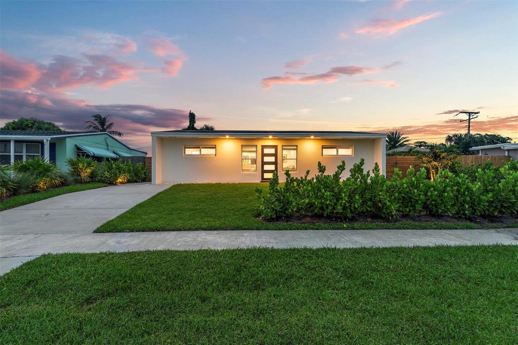 Photo of 9148 Demery Drive, Palm Beach Gardens, FL 33410 (MLS # F10442922)