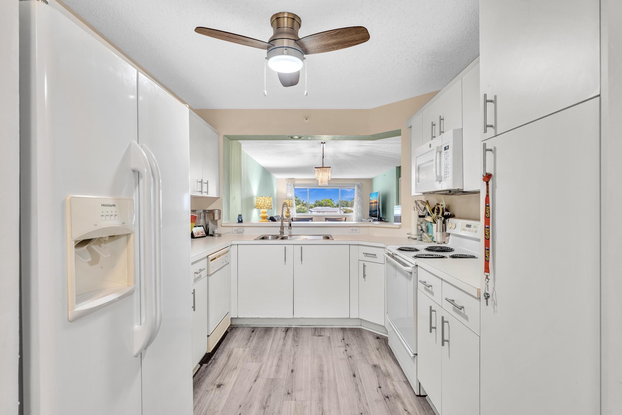 9587 Weldon Cir B211