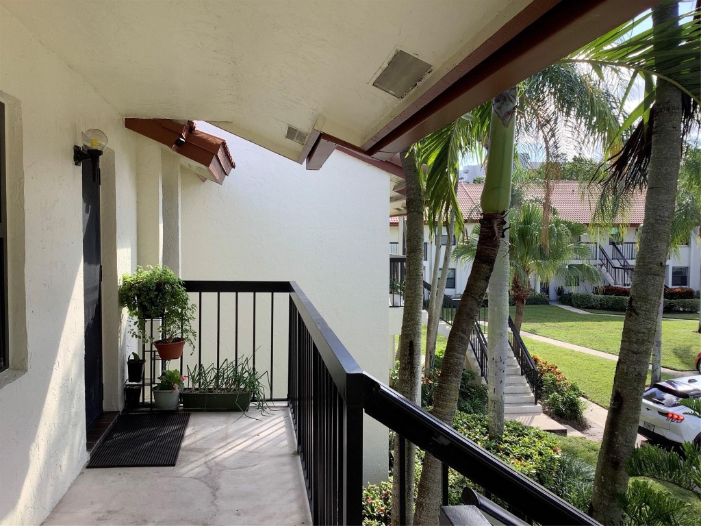 Boca Palms Condo 01-04 - Residential Lease