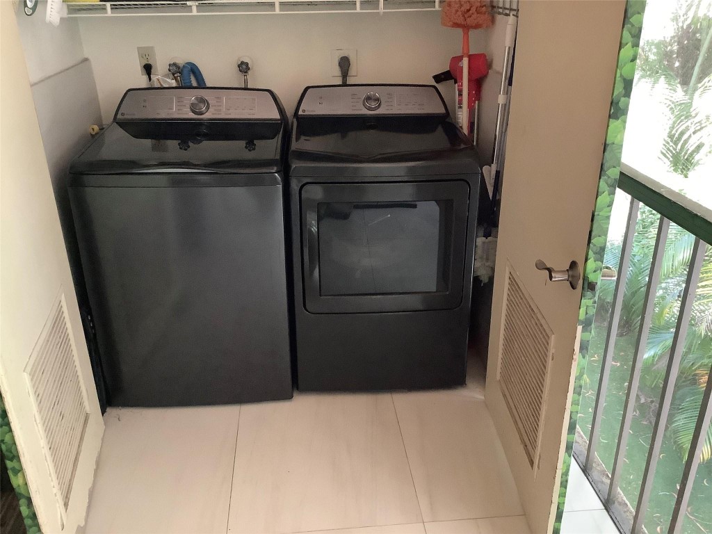 Boca Palms Condo 01-04 - Residential Lease