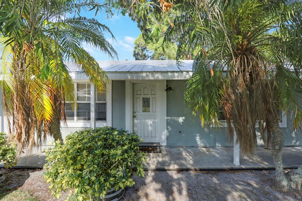 Photo of 4711 Myrtle Drive, Fort Pierce, FL 34982 (MLS # R10980530)