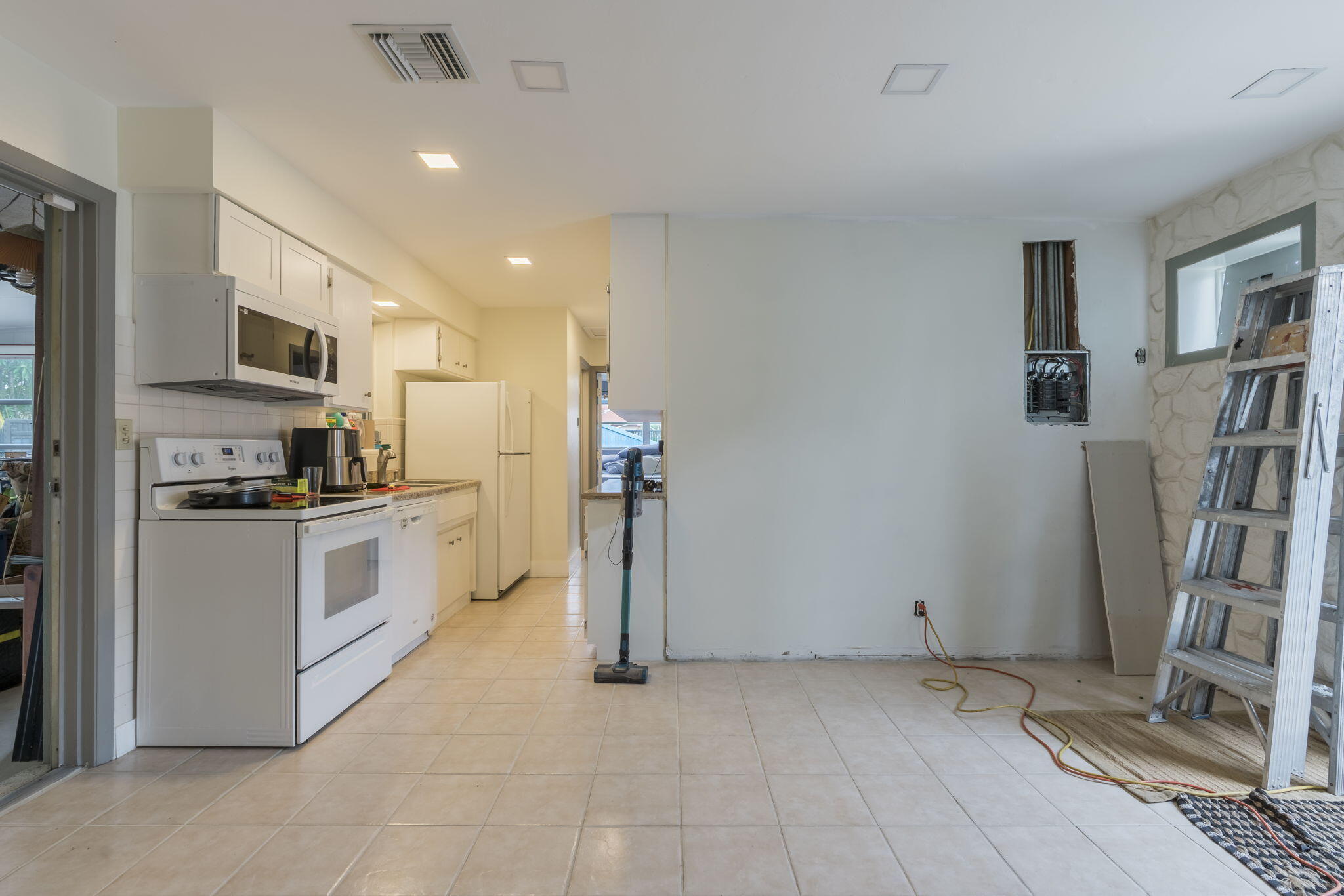 TROPICAL TERRACE - Residential