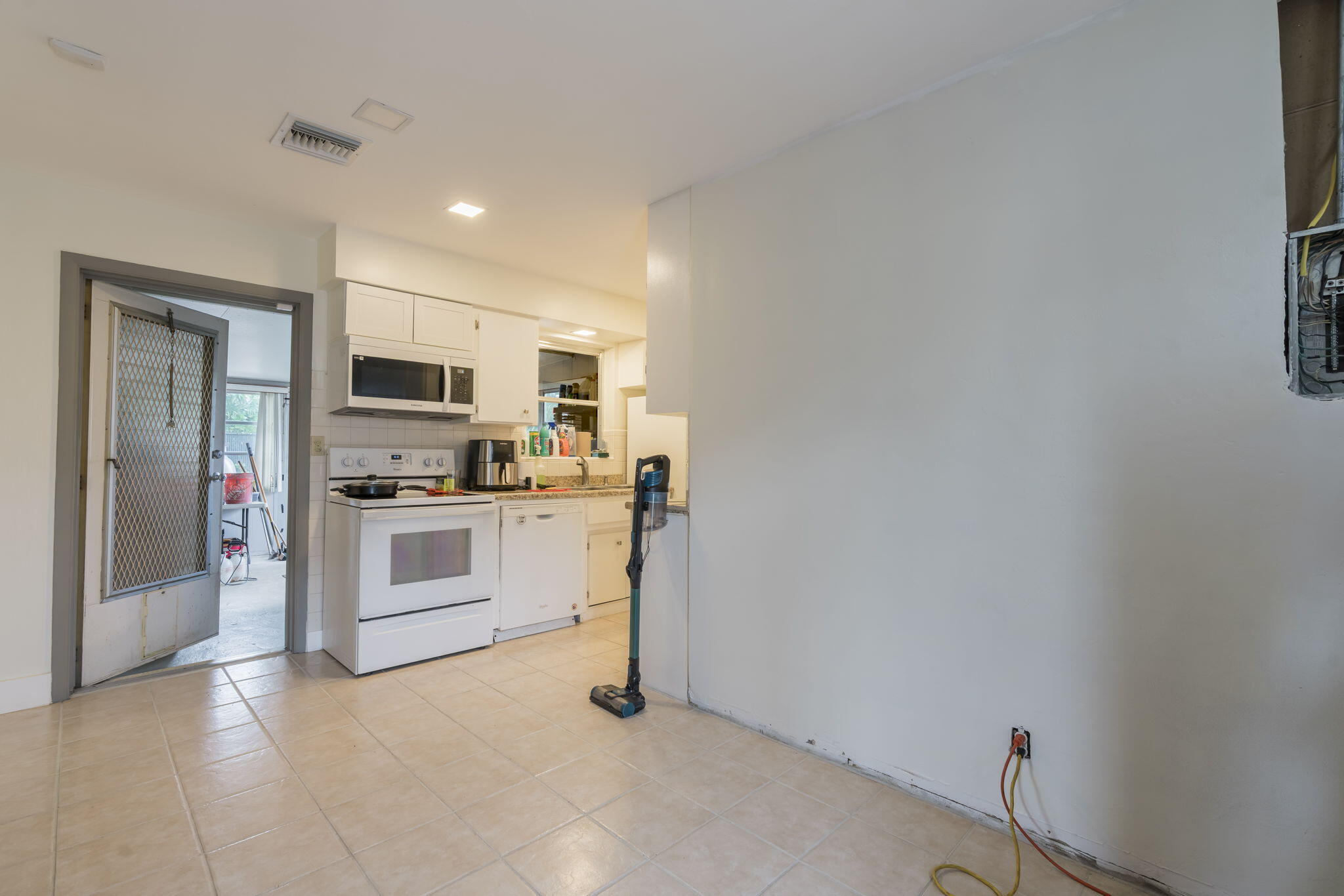 TROPICAL TERRACE - Residential