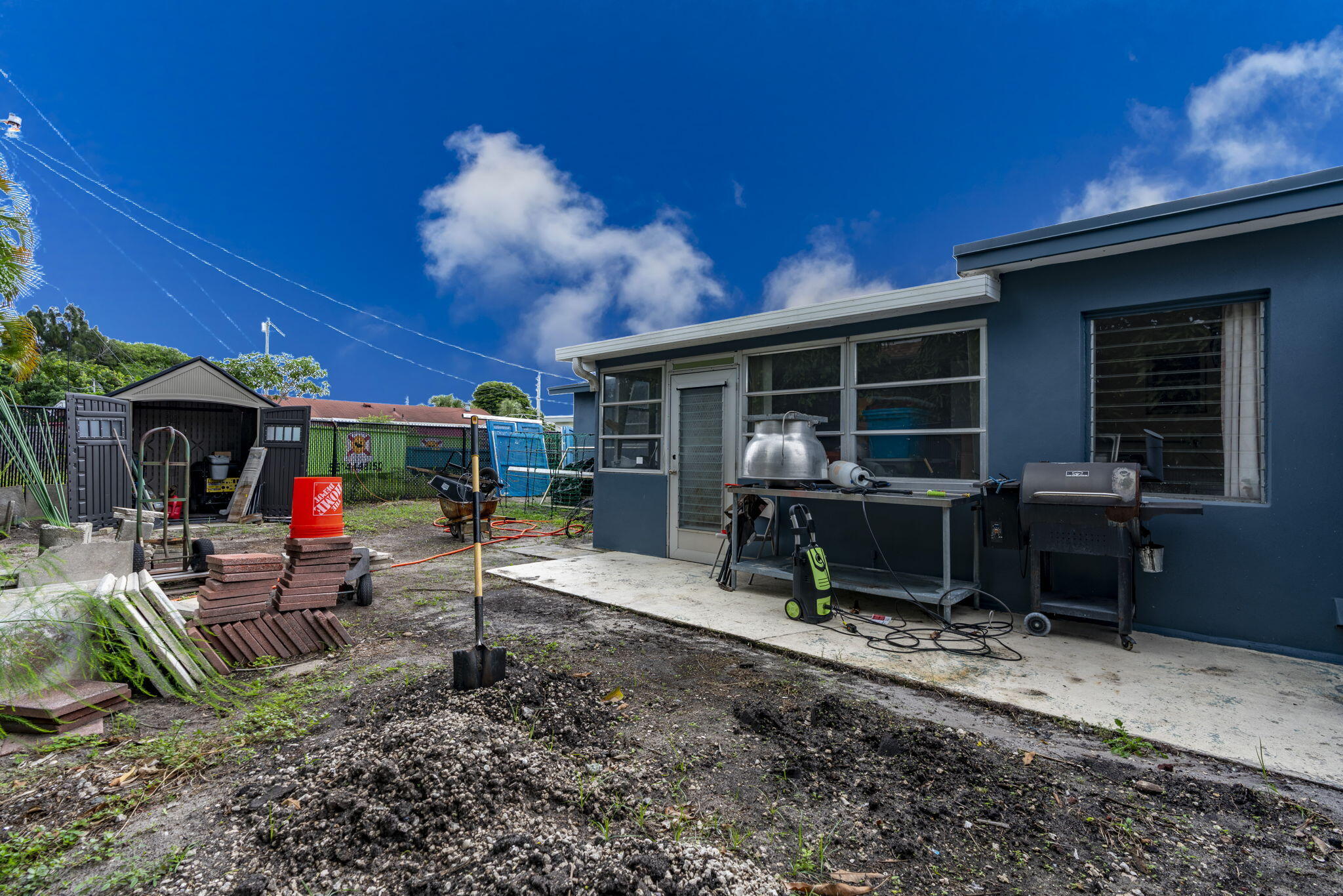 TROPICAL TERRACE - Residential