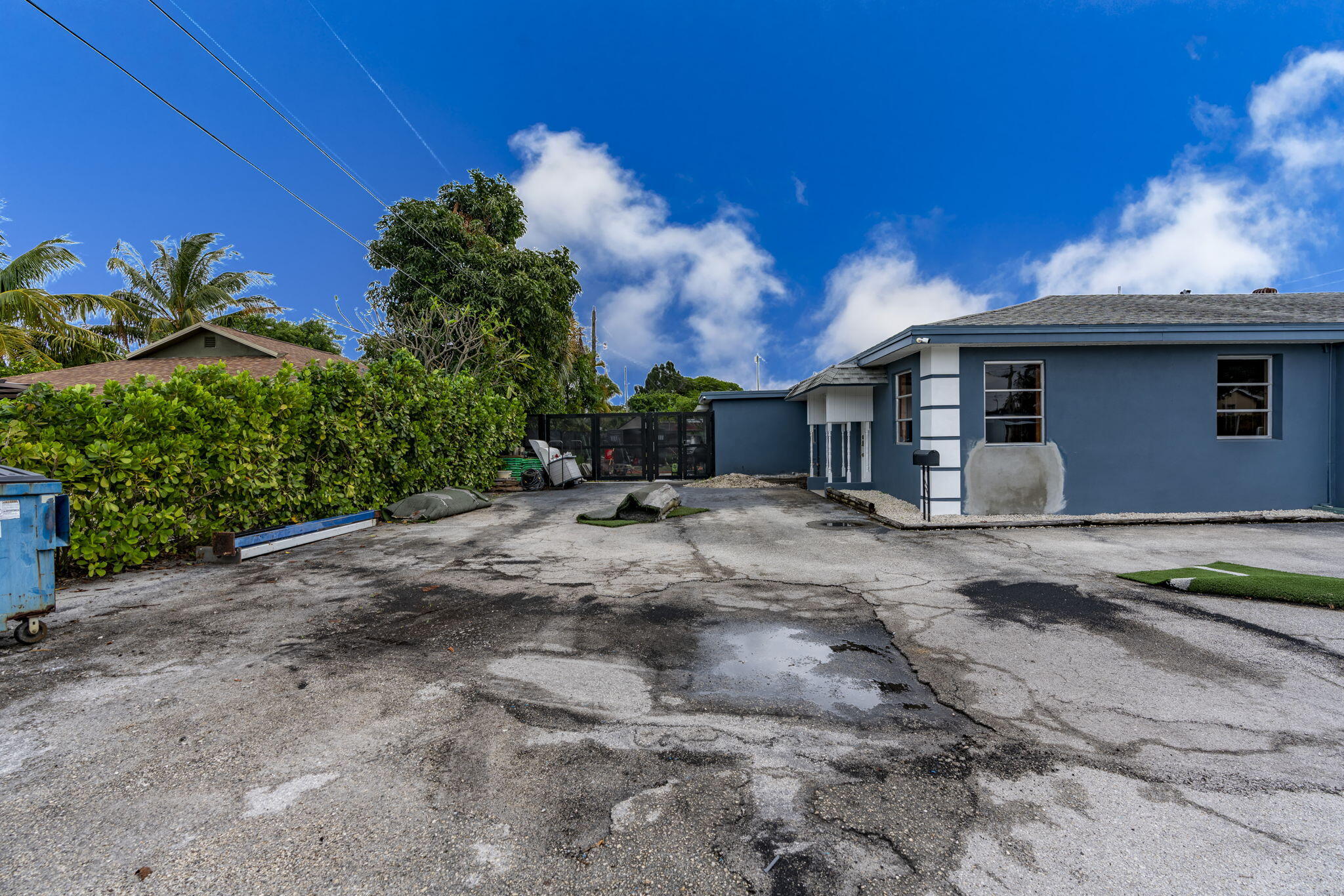 TROPICAL TERRACE - Residential
