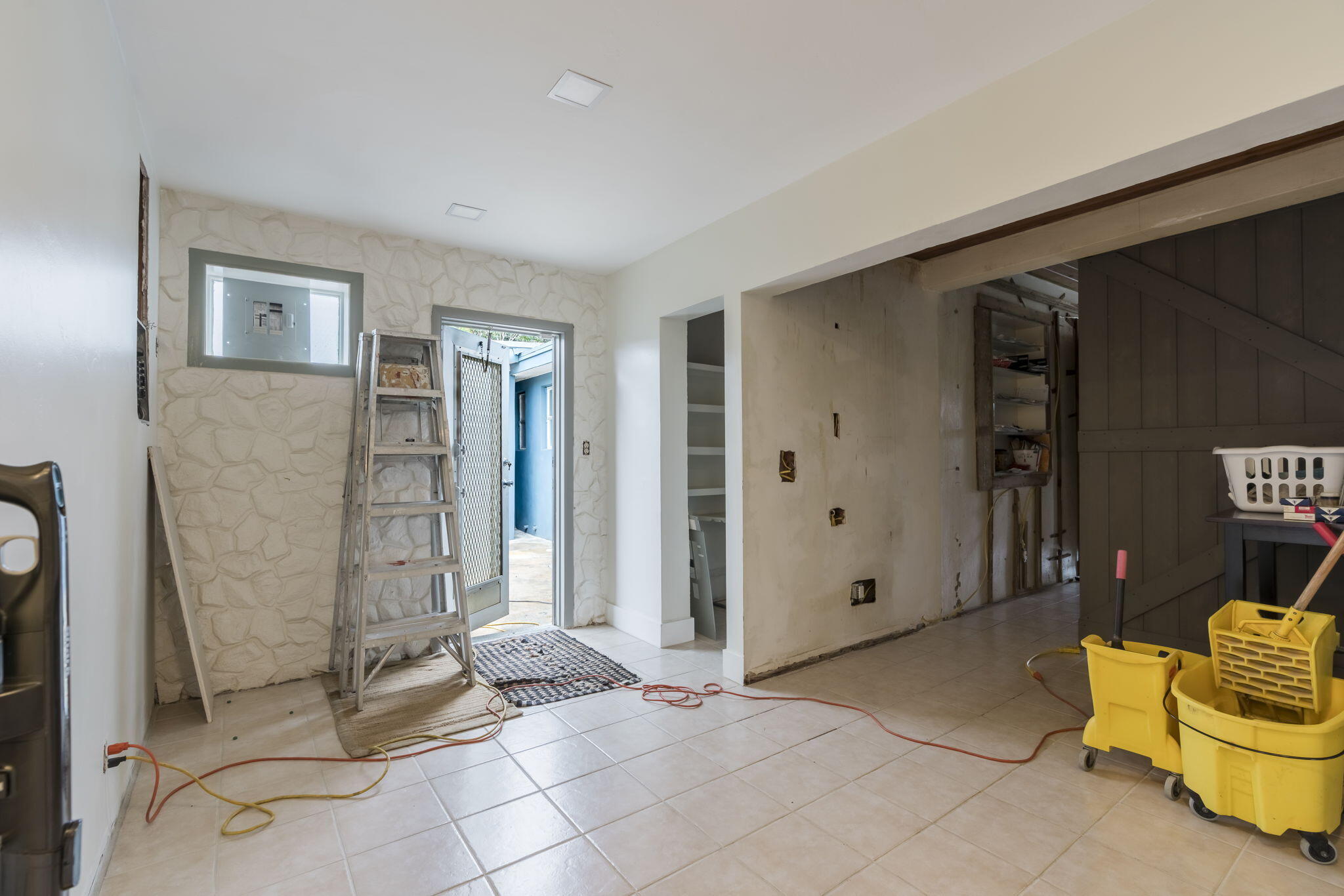 TROPICAL TERRACE - Residential