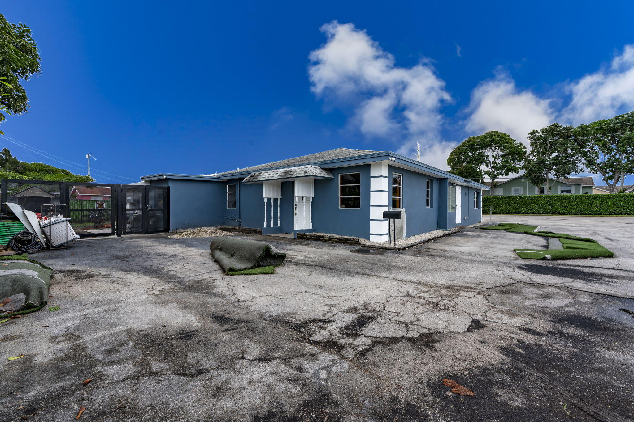 TROPICAL TERRACE - Residential
