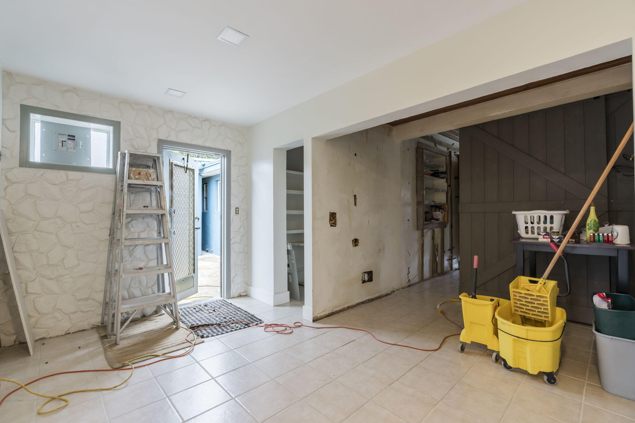 TROPICAL TERRACE - Residential