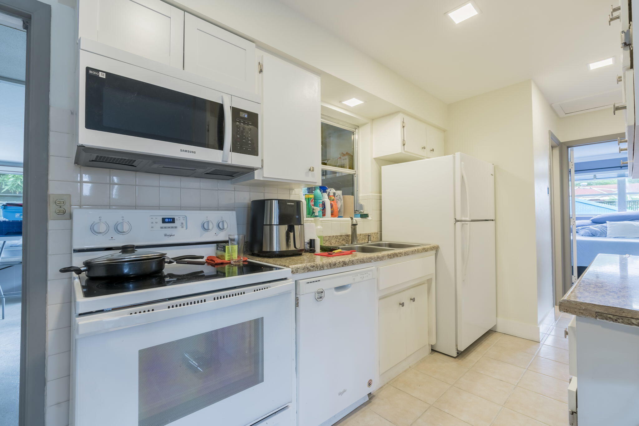 TROPICAL TERRACE - Residential