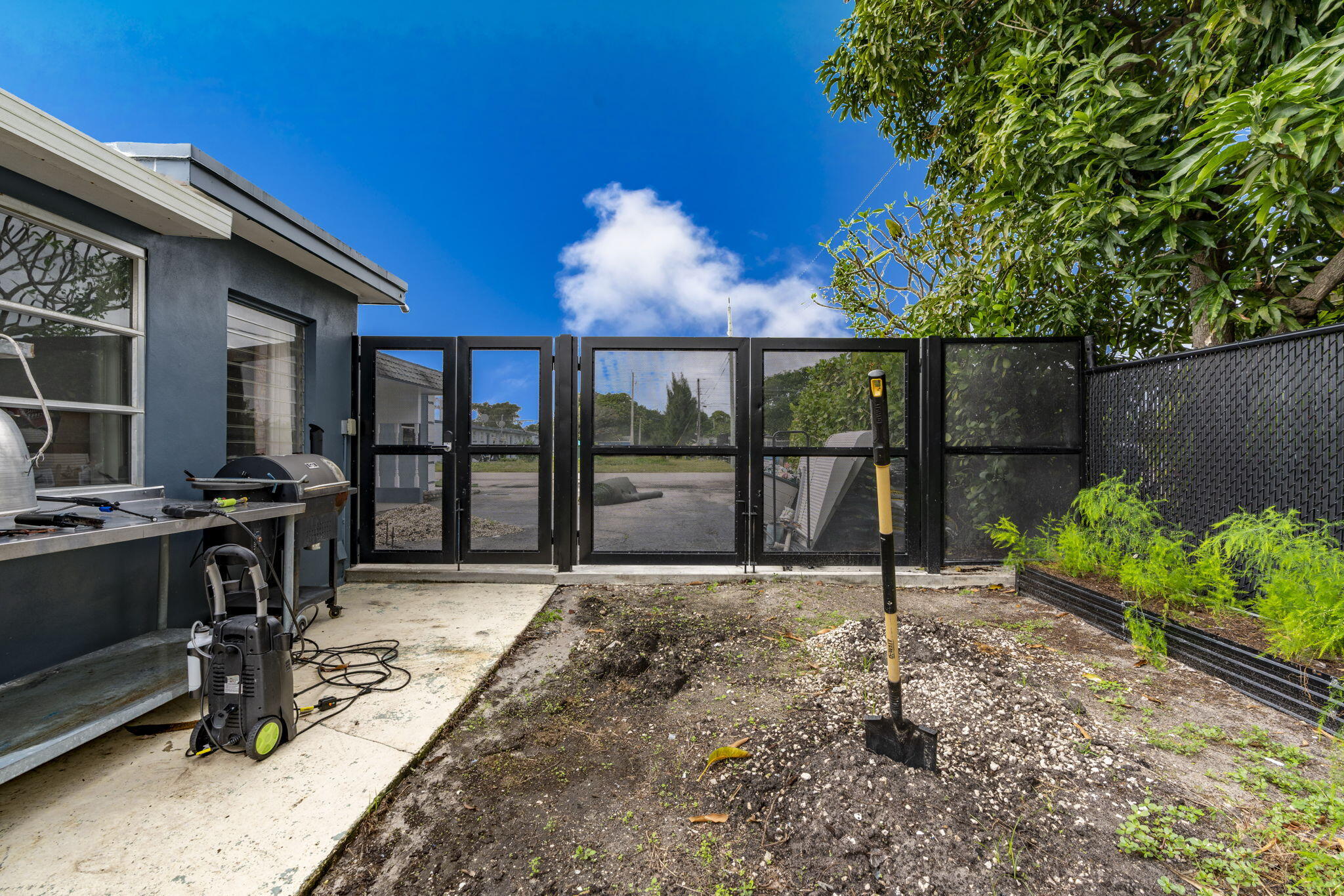 TROPICAL TERRACE - Residential