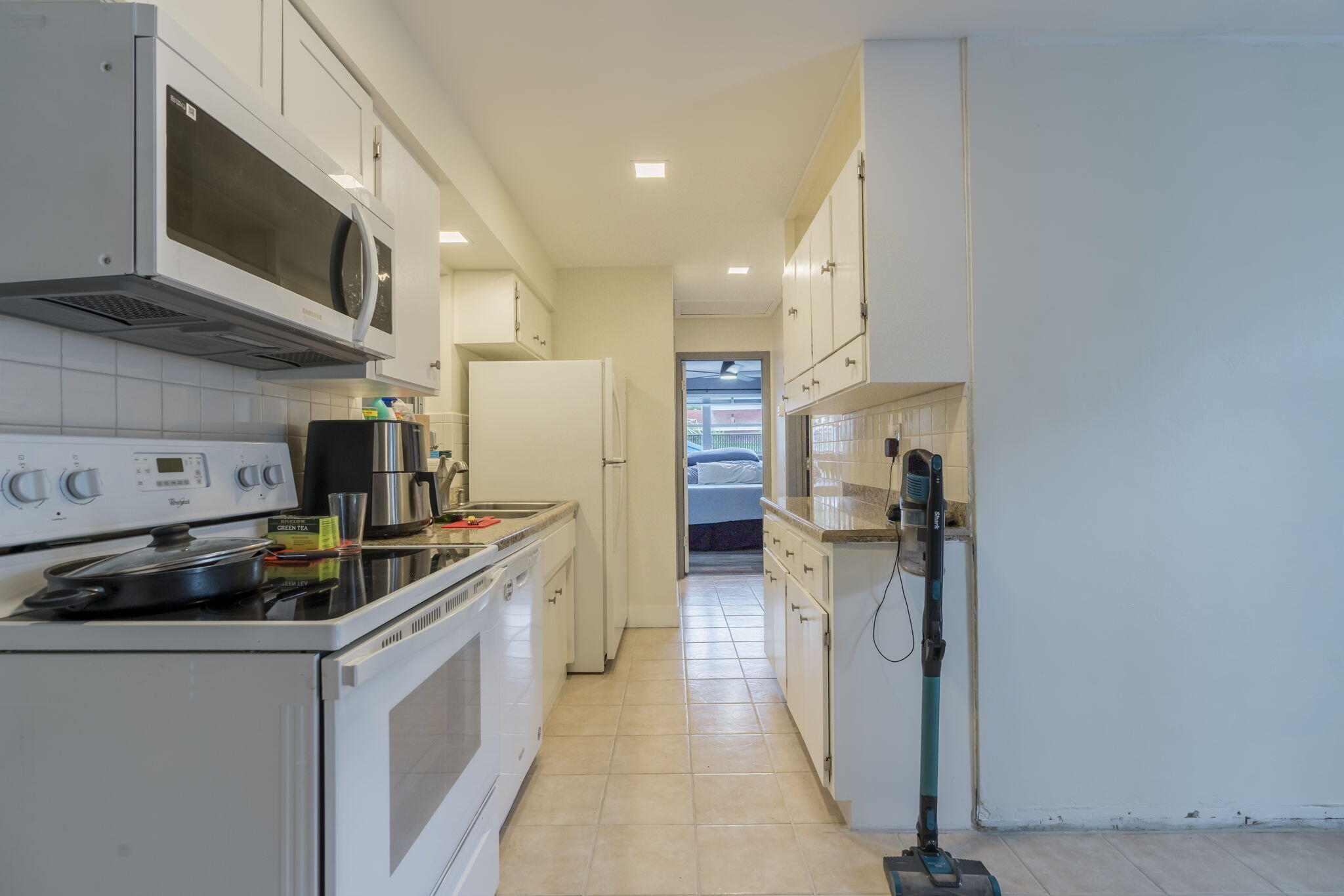 TROPICAL TERRACE - Residential