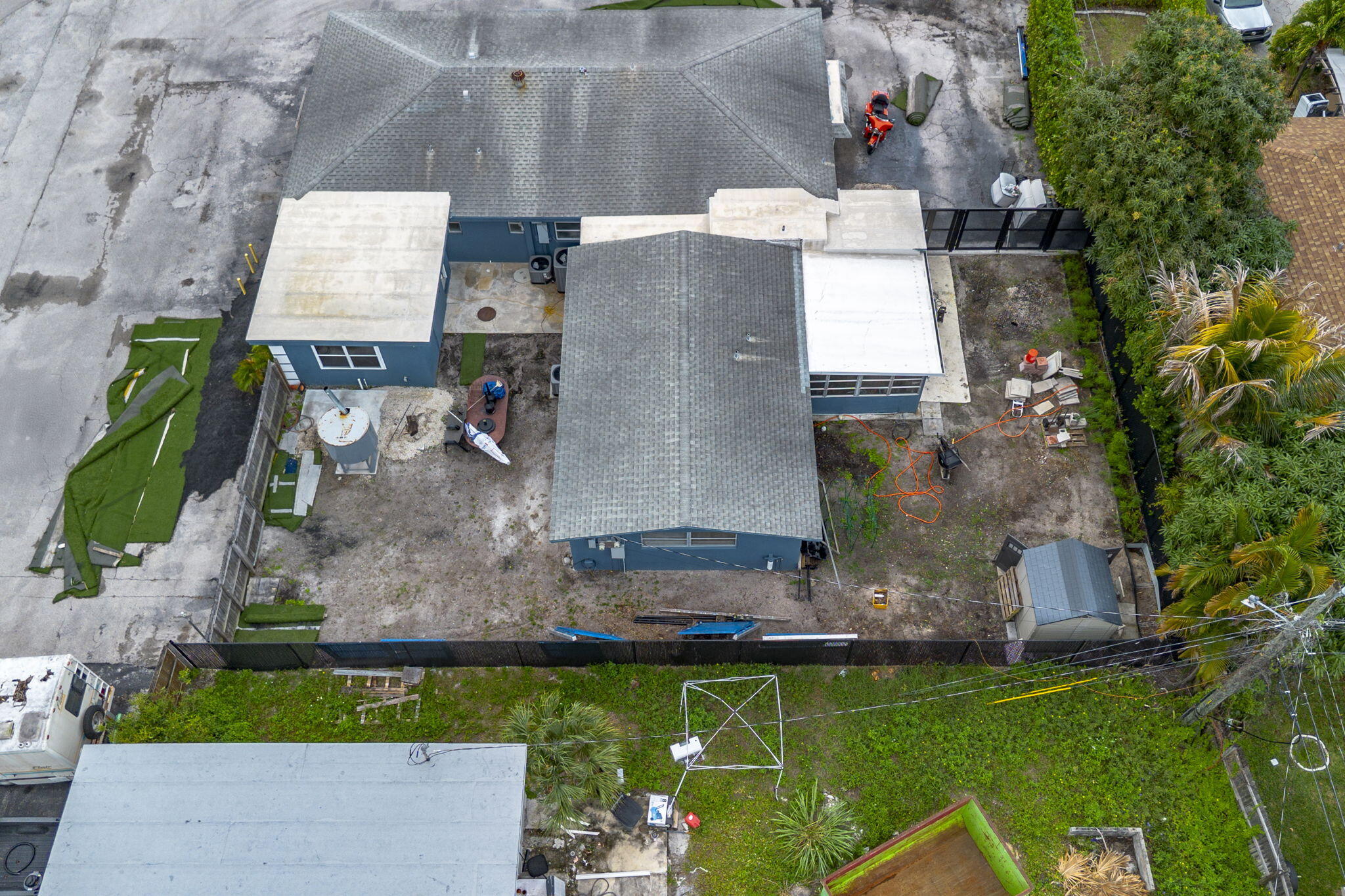 TROPICAL TERRACE - Residential