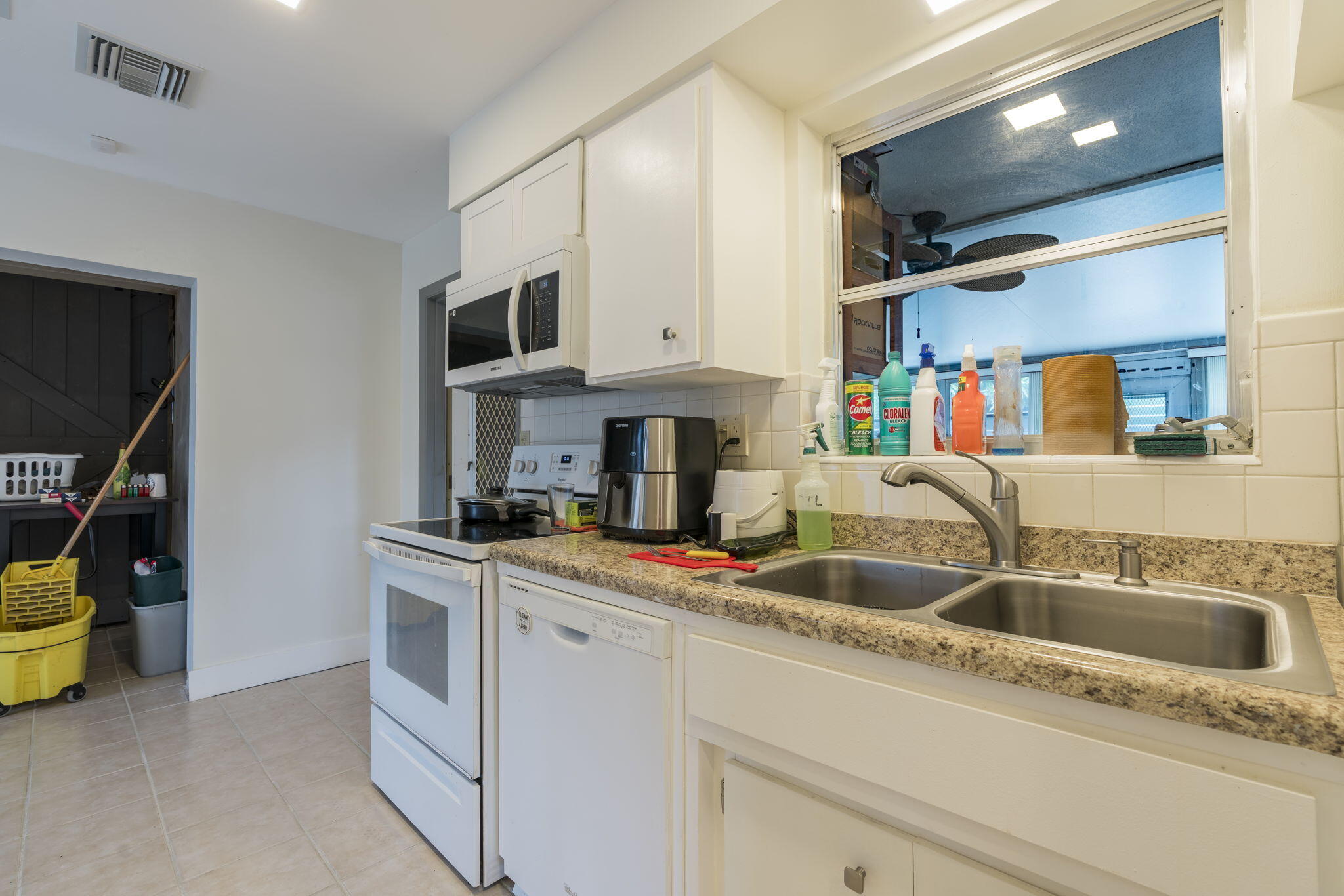 TROPICAL TERRACE - Residential