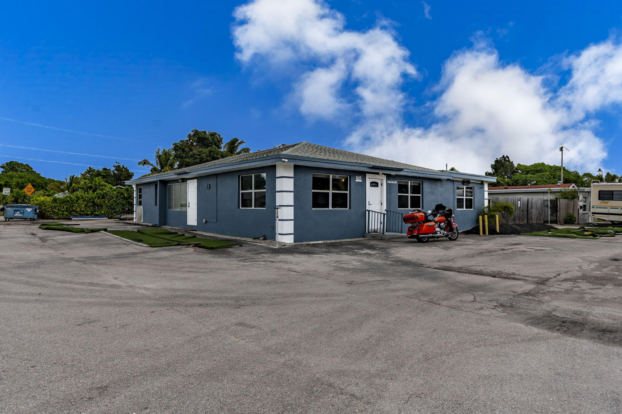 TROPICAL TERRACE - Residential