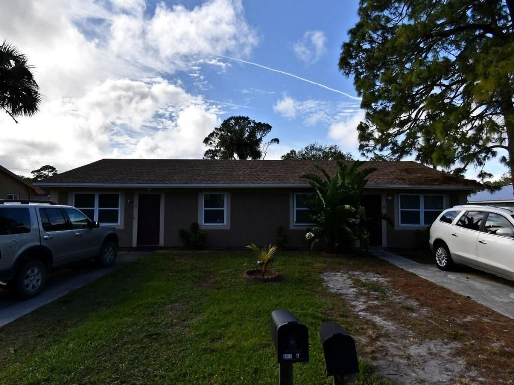 Photo of 5013 Eastwood Drive, Fort Pierce, FL 34951 (MLS # R11107069)