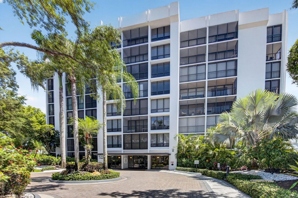 Photo of 7768 Lakeside Boulevard, Boca Raton, FL 33434 (MLS # B26032343)