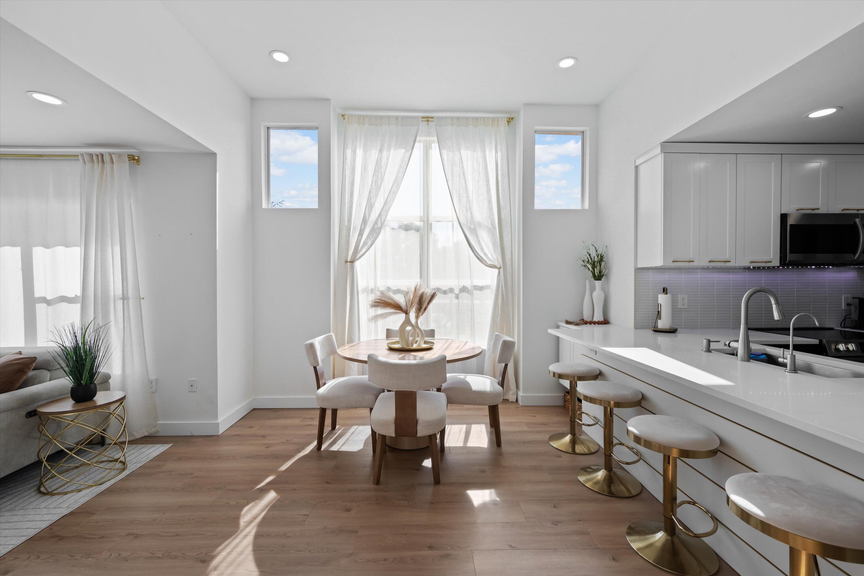 PALM LAKE CONDO - Residential