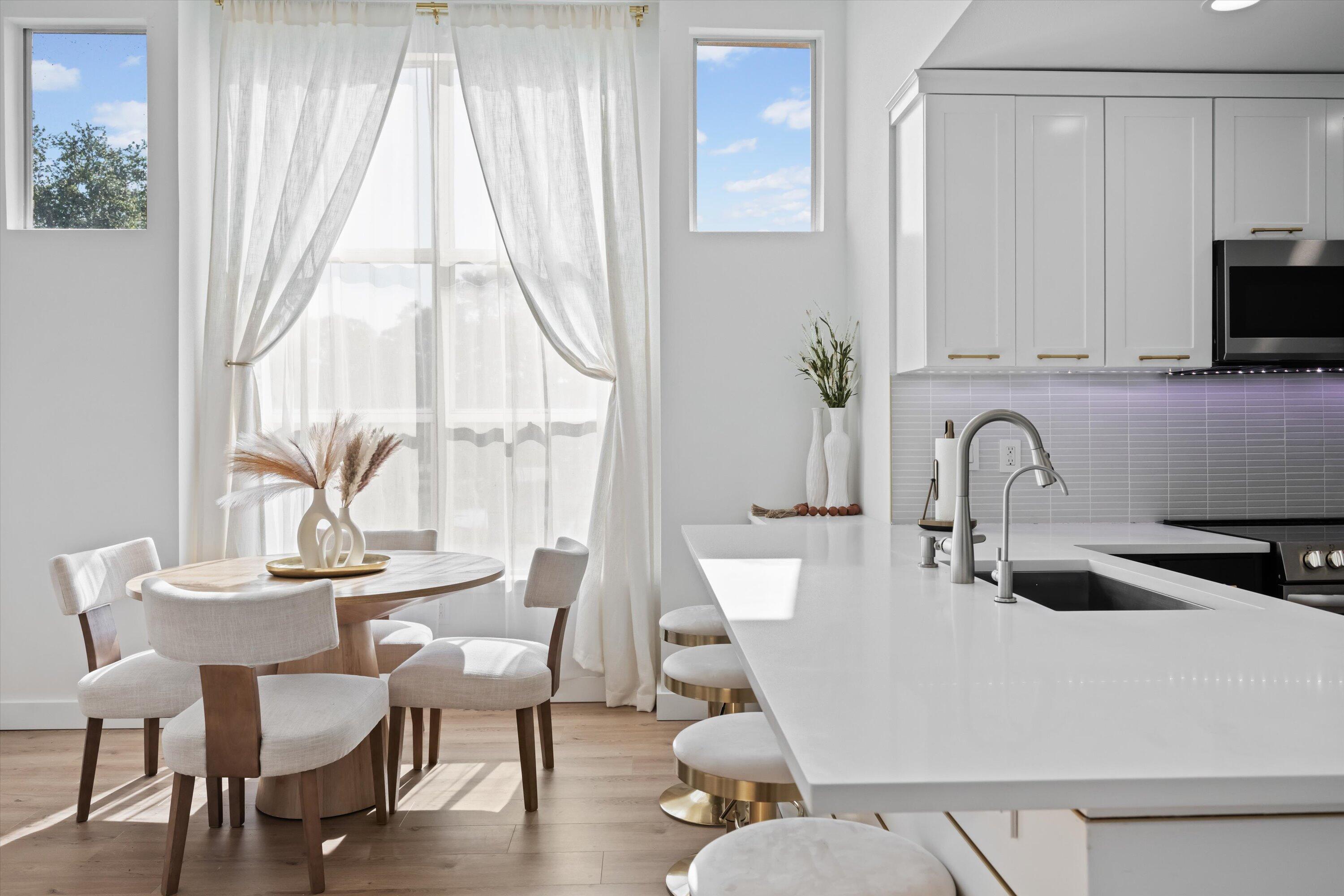 PALM LAKE CONDO - Residential