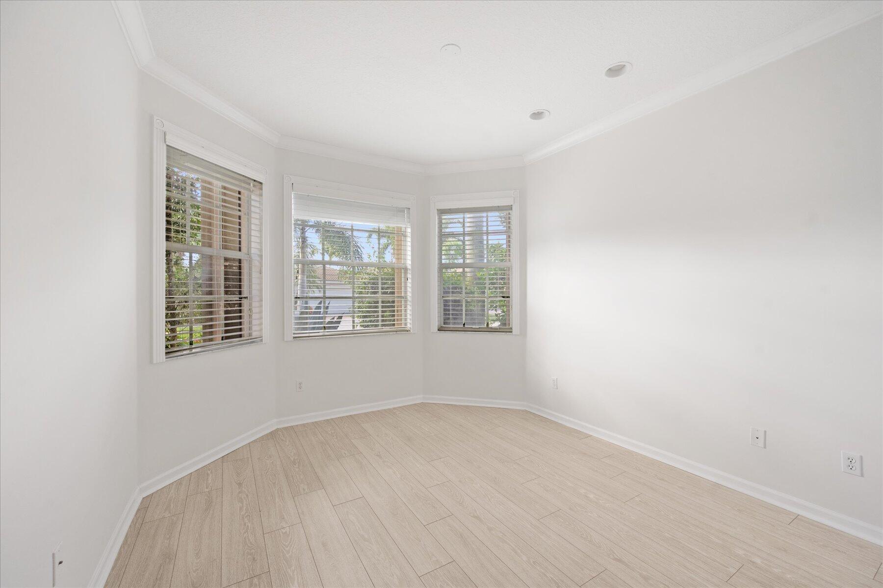 VALENCIA PALMS 1 - Residential