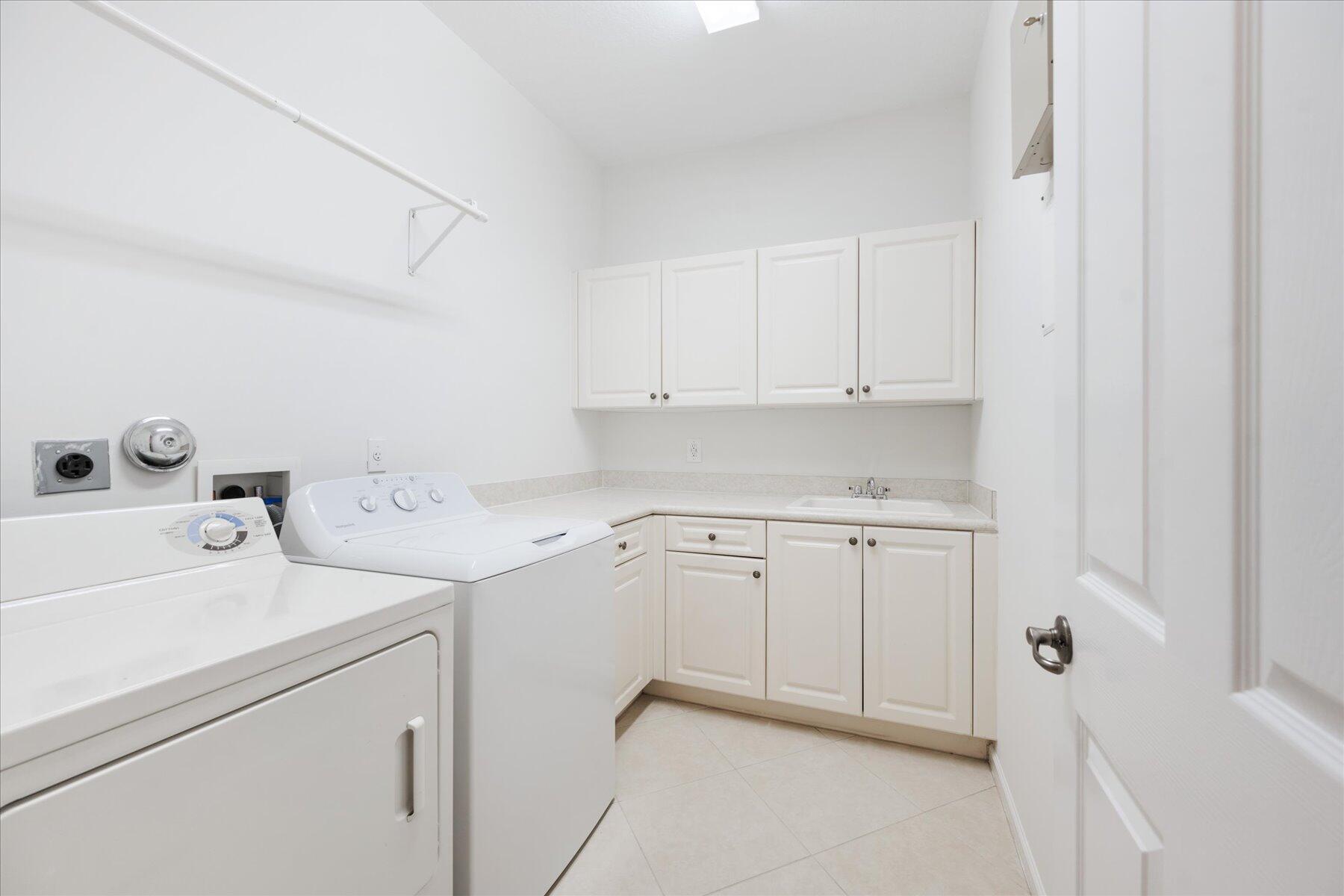 VALENCIA PALMS 1 - Residential