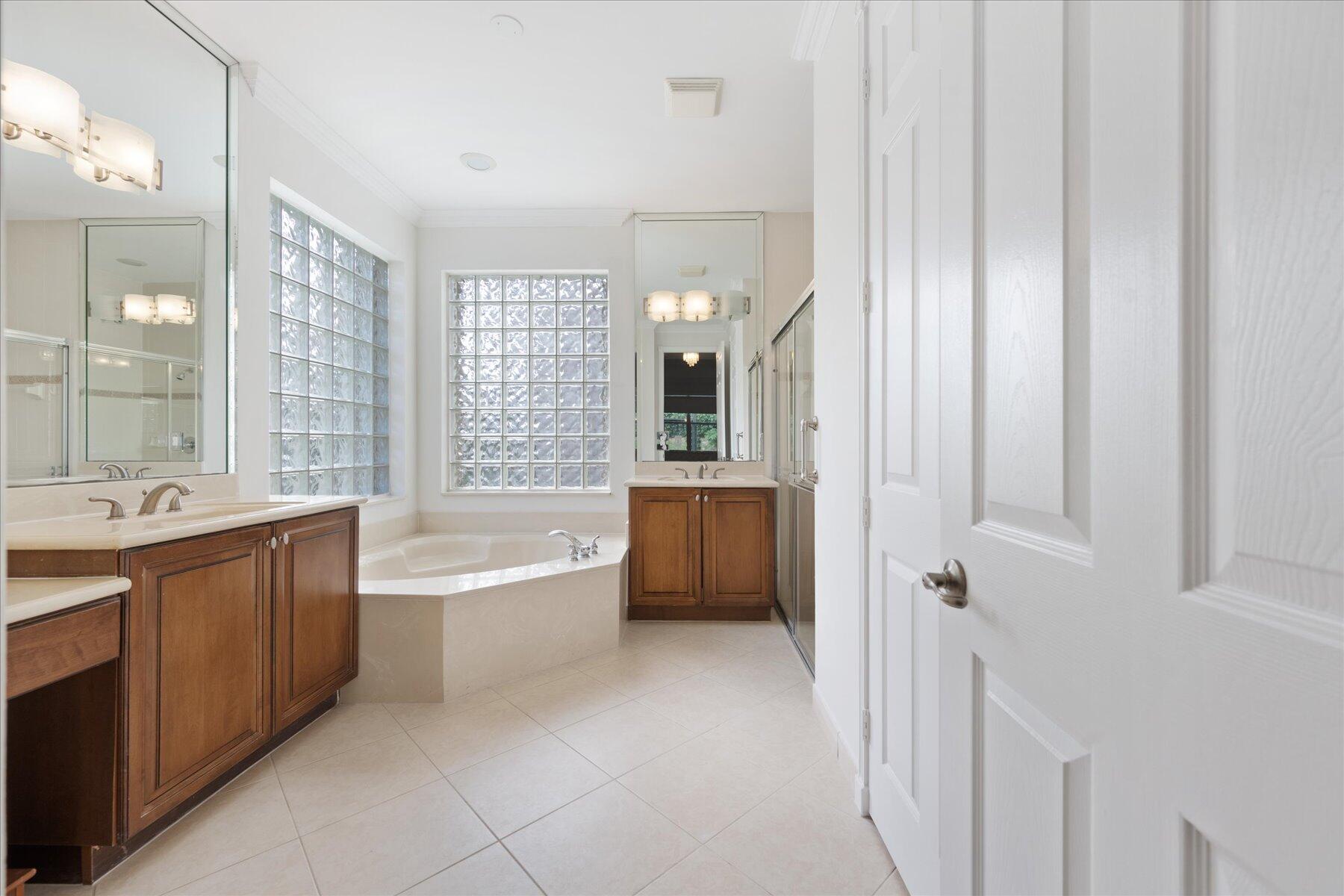 VALENCIA PALMS 1 - Residential