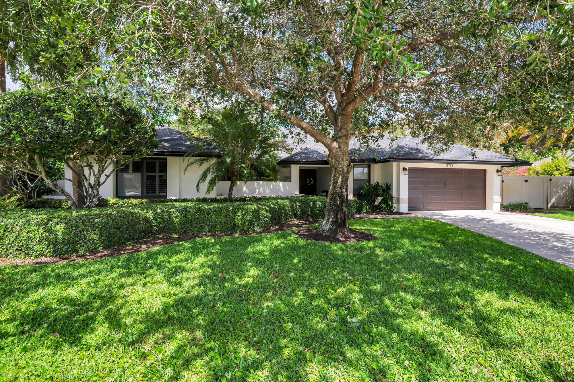 PINEWOOD MANOR OF WELLINGTON - Residential