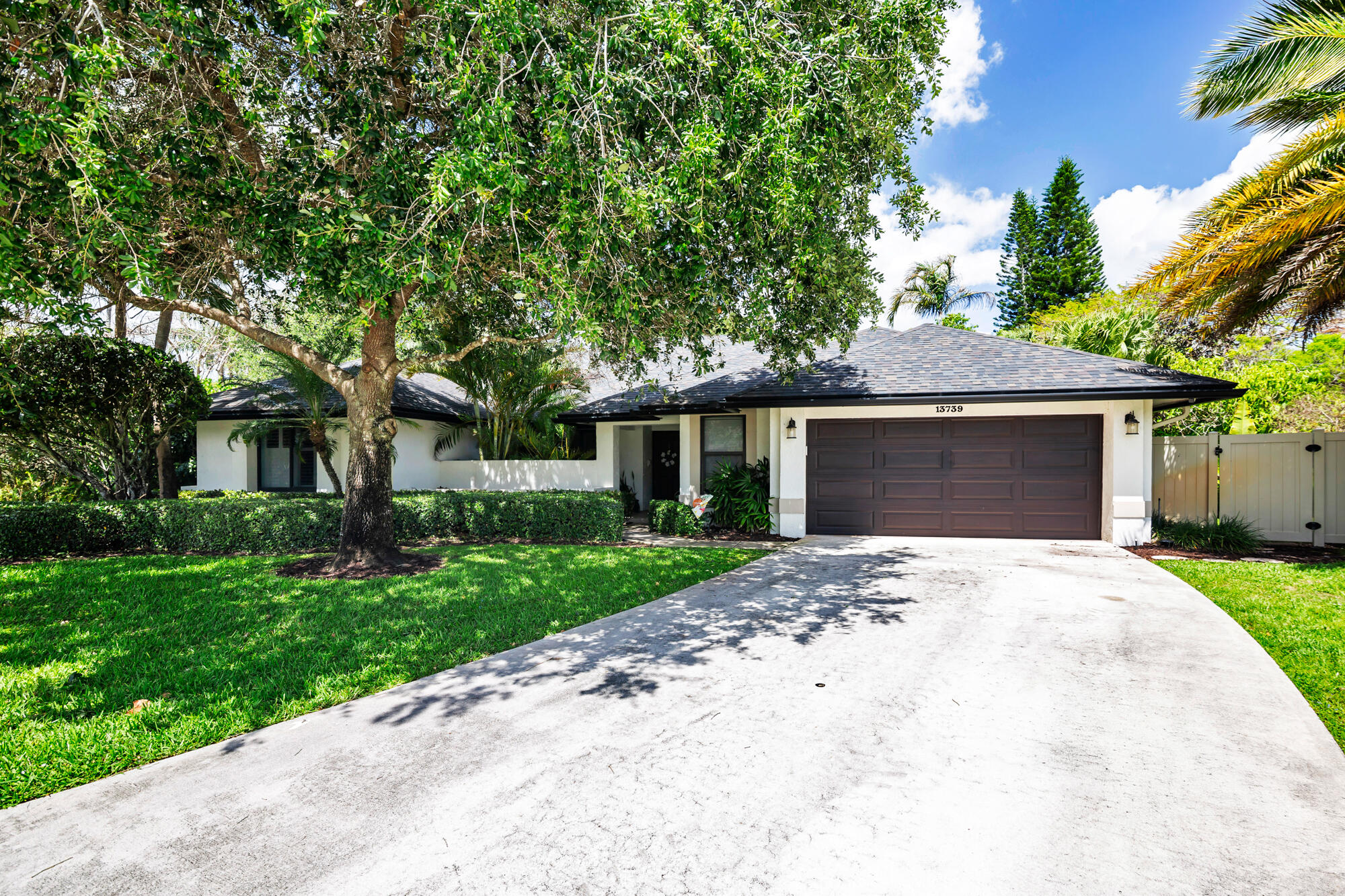 PINEWOOD MANOR OF WELLINGTON - Residential