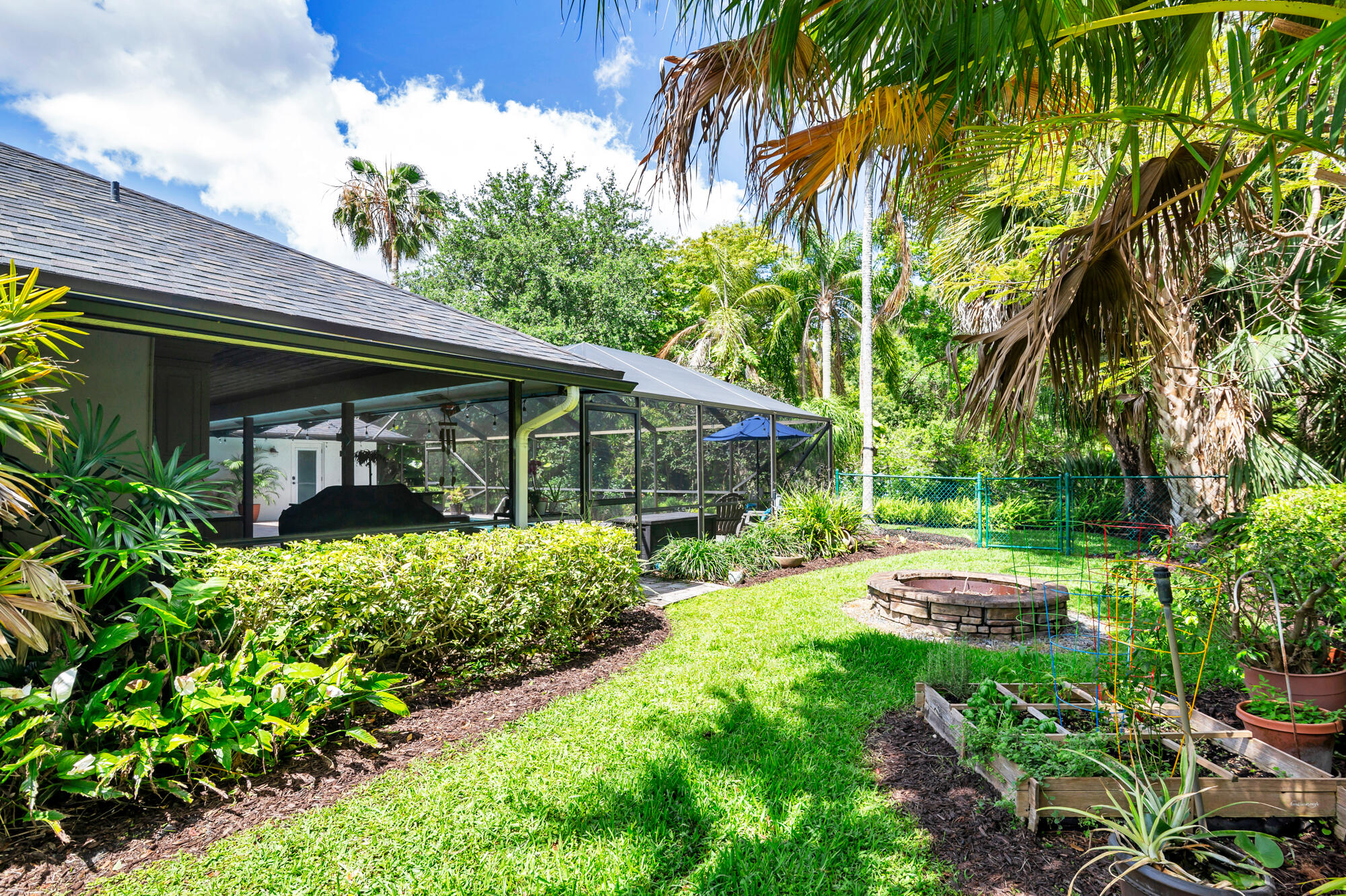 PINEWOOD MANOR OF WELLINGTON - Residential