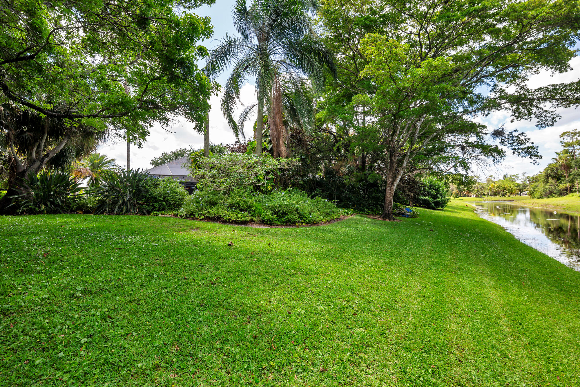 PINEWOOD MANOR OF WELLINGTON - Residential