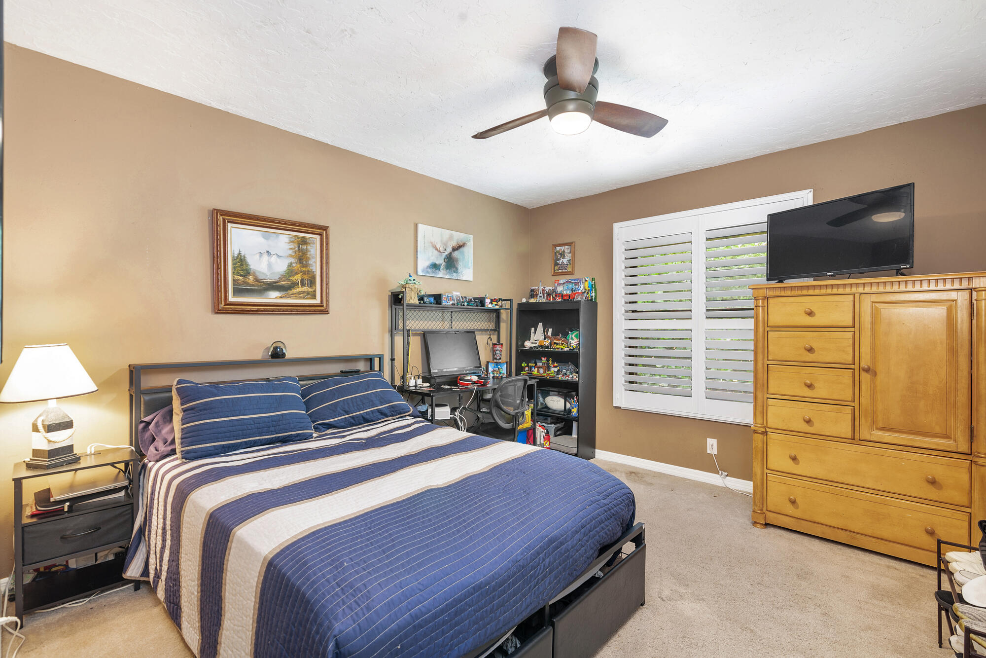 PINEWOOD MANOR OF WELLINGTON - Residential