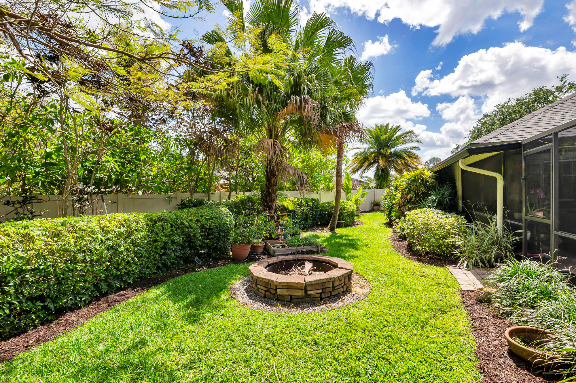 PINEWOOD MANOR OF WELLINGTON - Residential