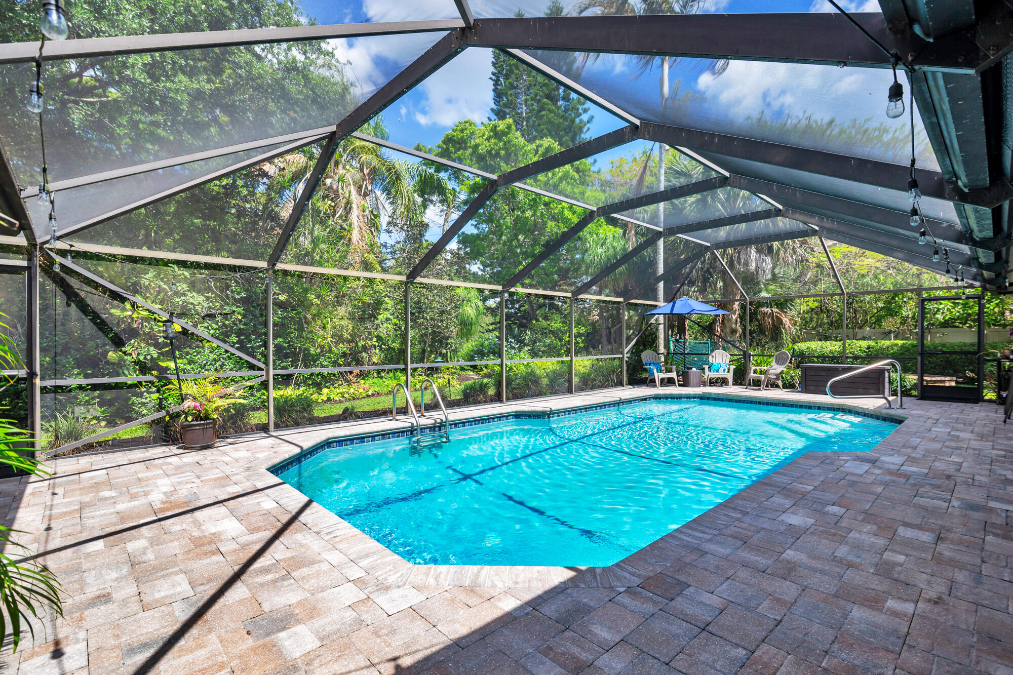 PINEWOOD MANOR OF WELLINGTON - Residential