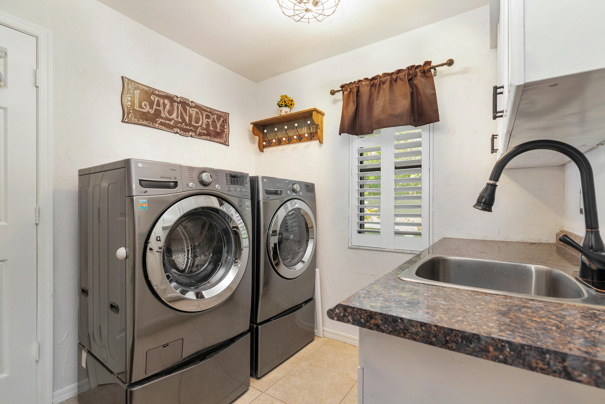 PINEWOOD MANOR OF WELLINGTON - Residential