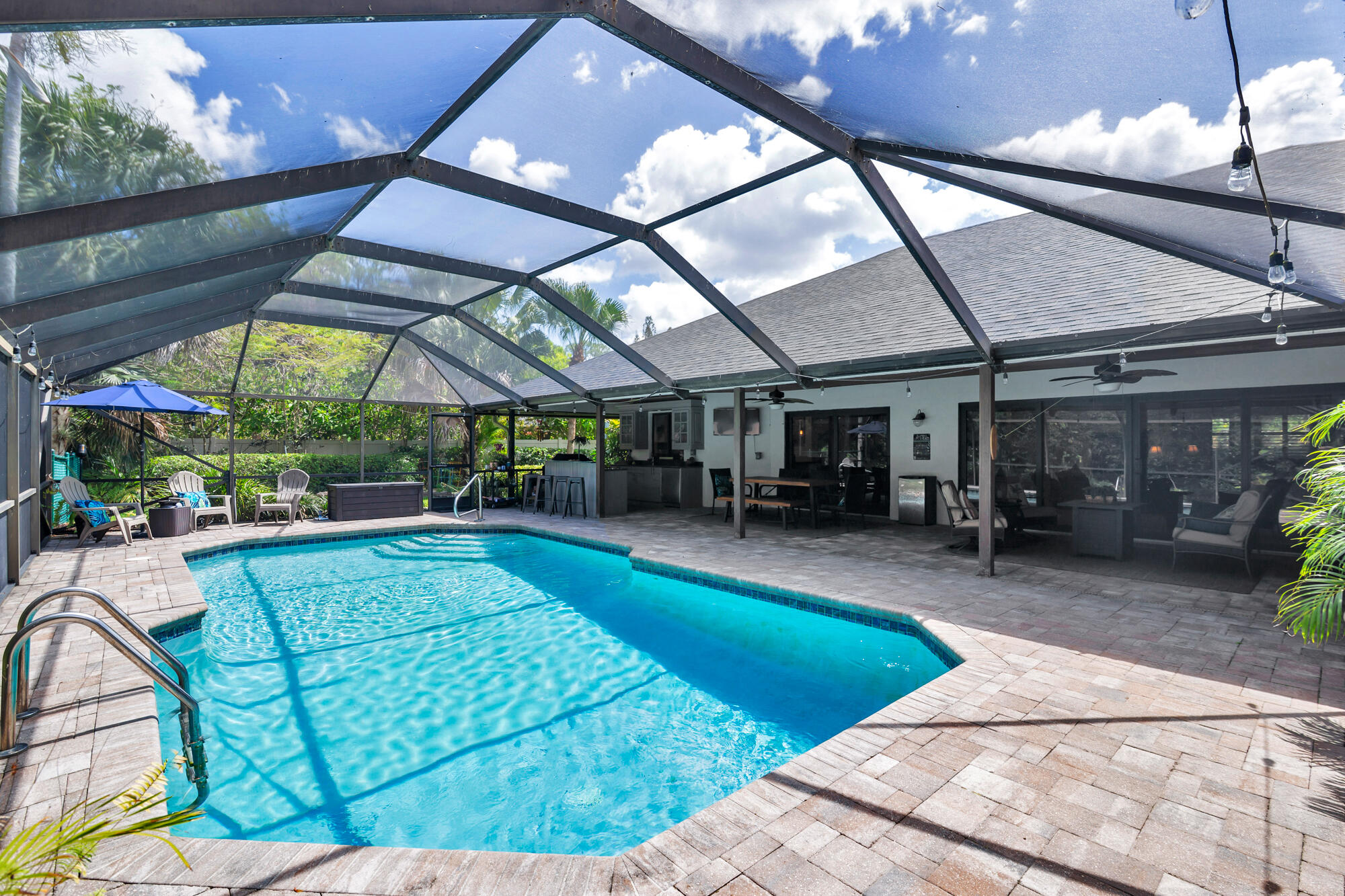 PINEWOOD MANOR OF WELLINGTON - Residential