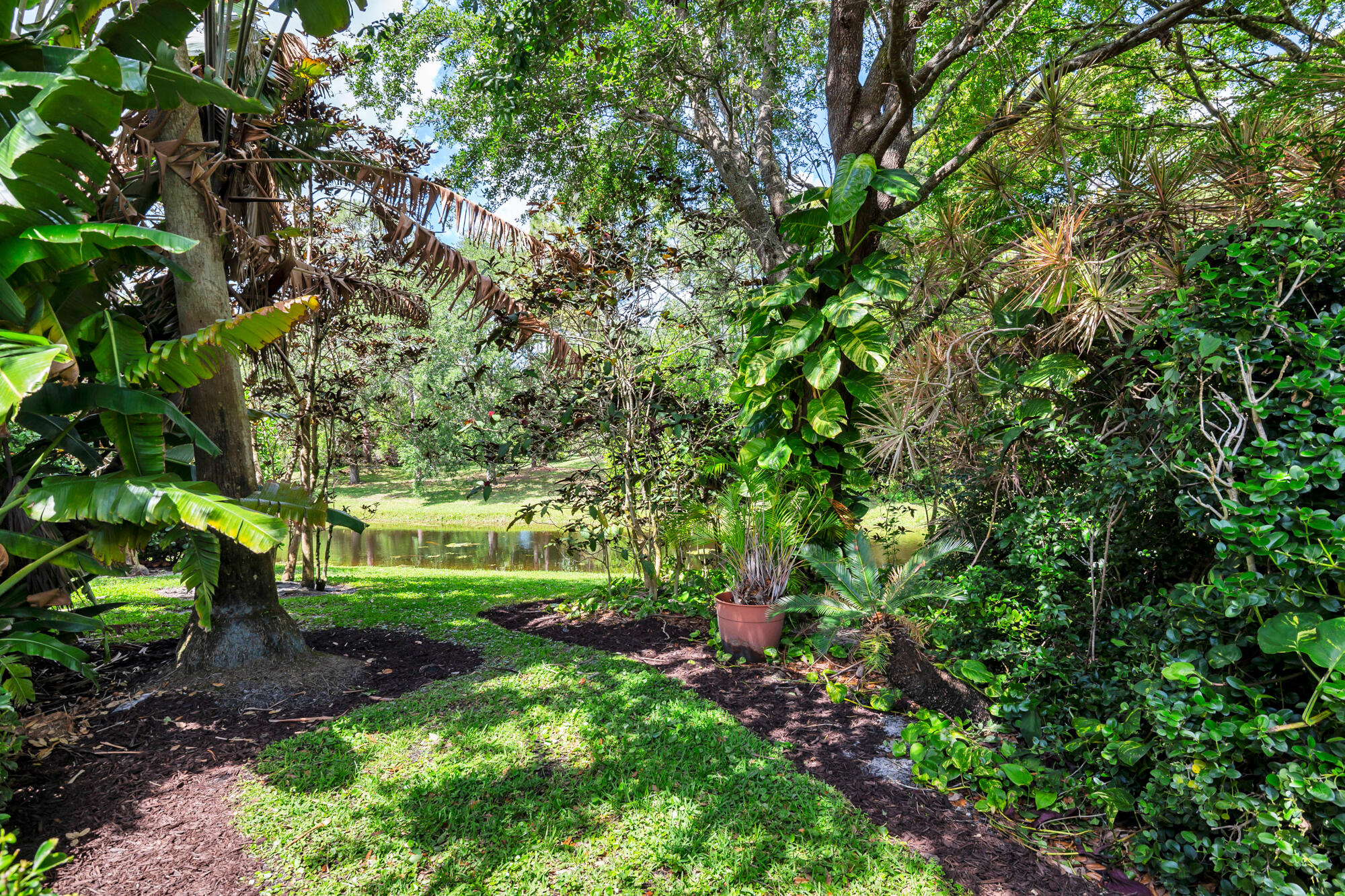 PINEWOOD MANOR OF WELLINGTON - Residential