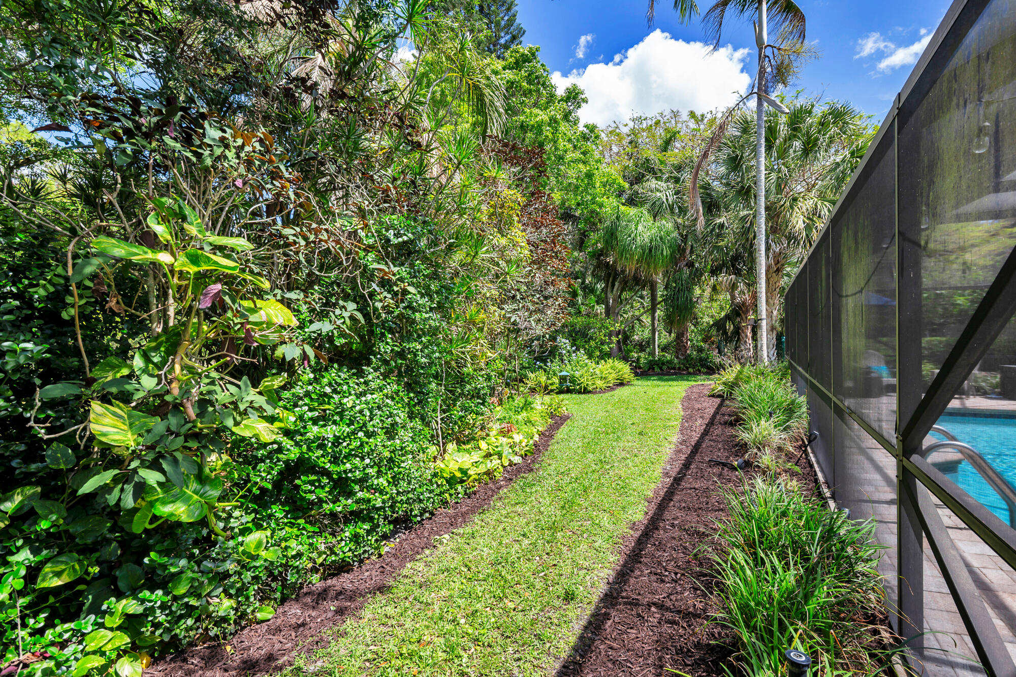 PINEWOOD MANOR OF WELLINGTON - Residential