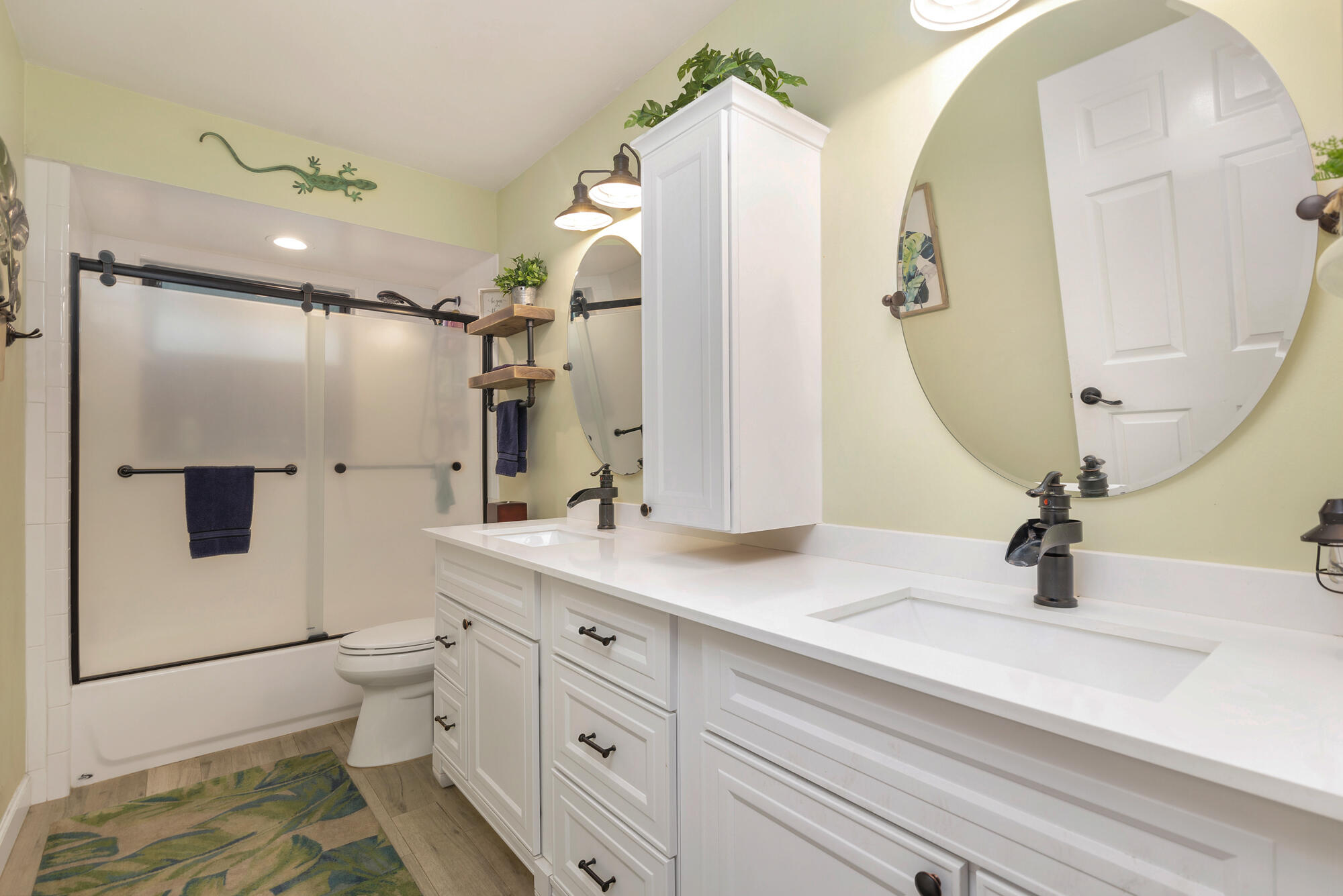 PINEWOOD MANOR OF WELLINGTON - Residential