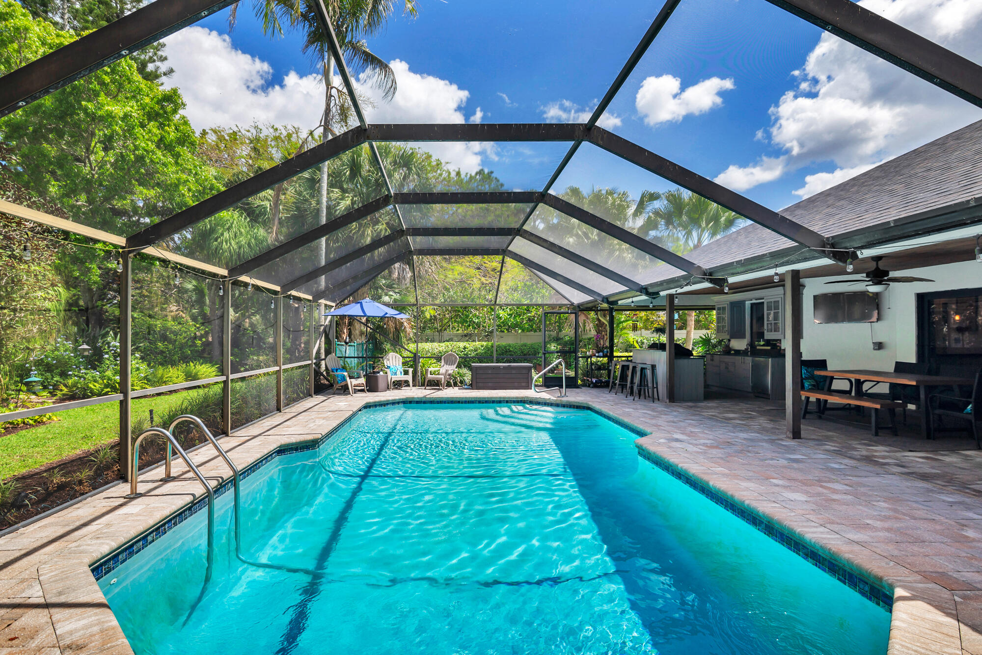 PINEWOOD MANOR OF WELLINGTON - Residential