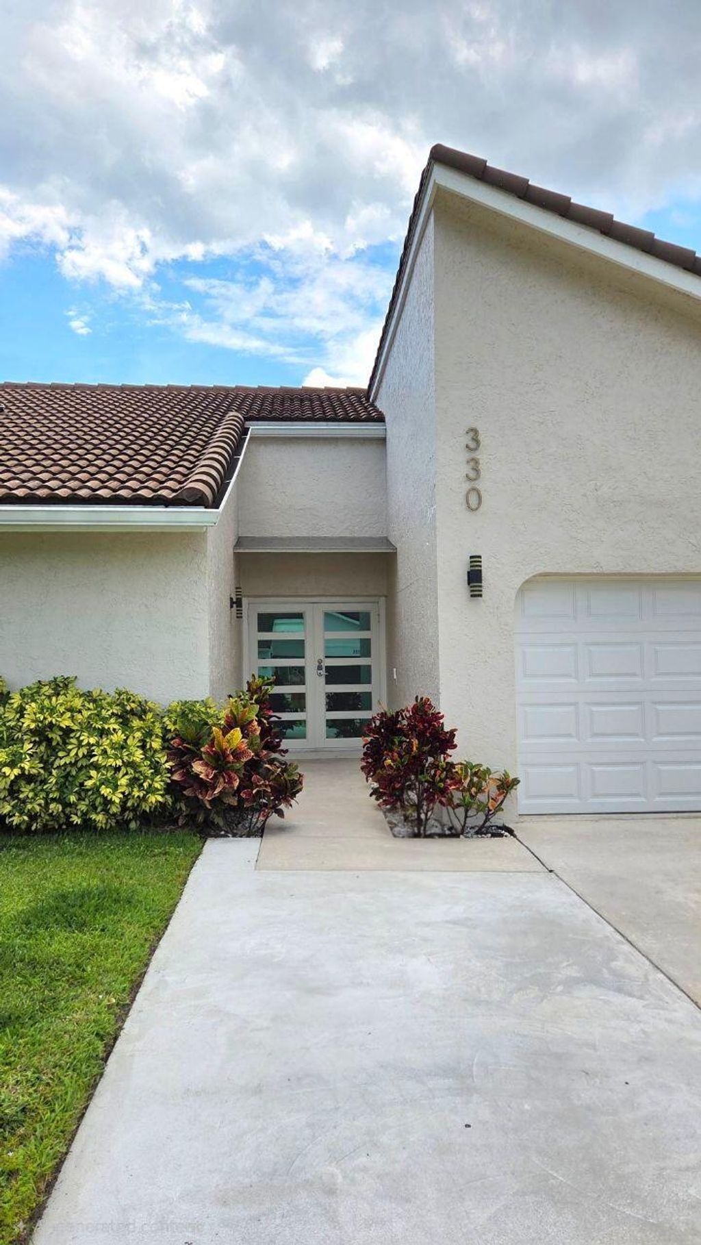 Photo of 330 Sandalwood Lane, Boca Raton, FL 33487 (MLS # B26023287)