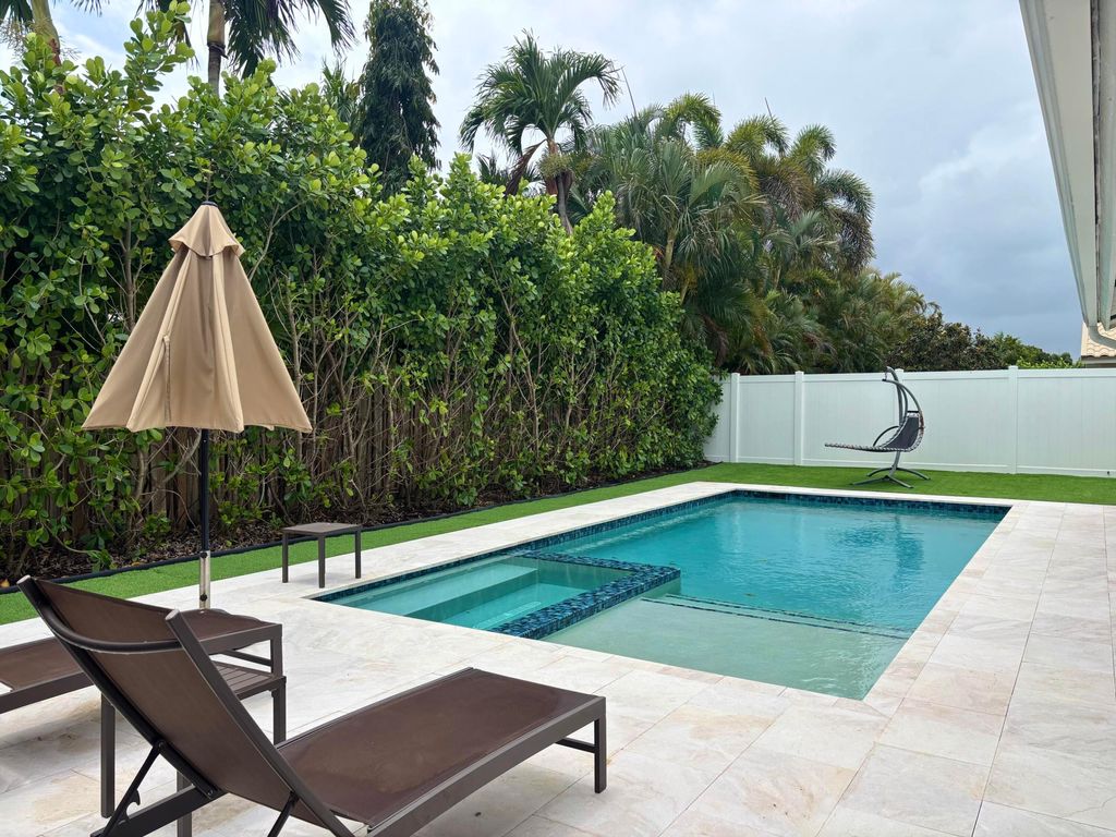 Photo of 330 Sandalwood Lane, Boca Raton, FL 33487 (MLS # B26023287)