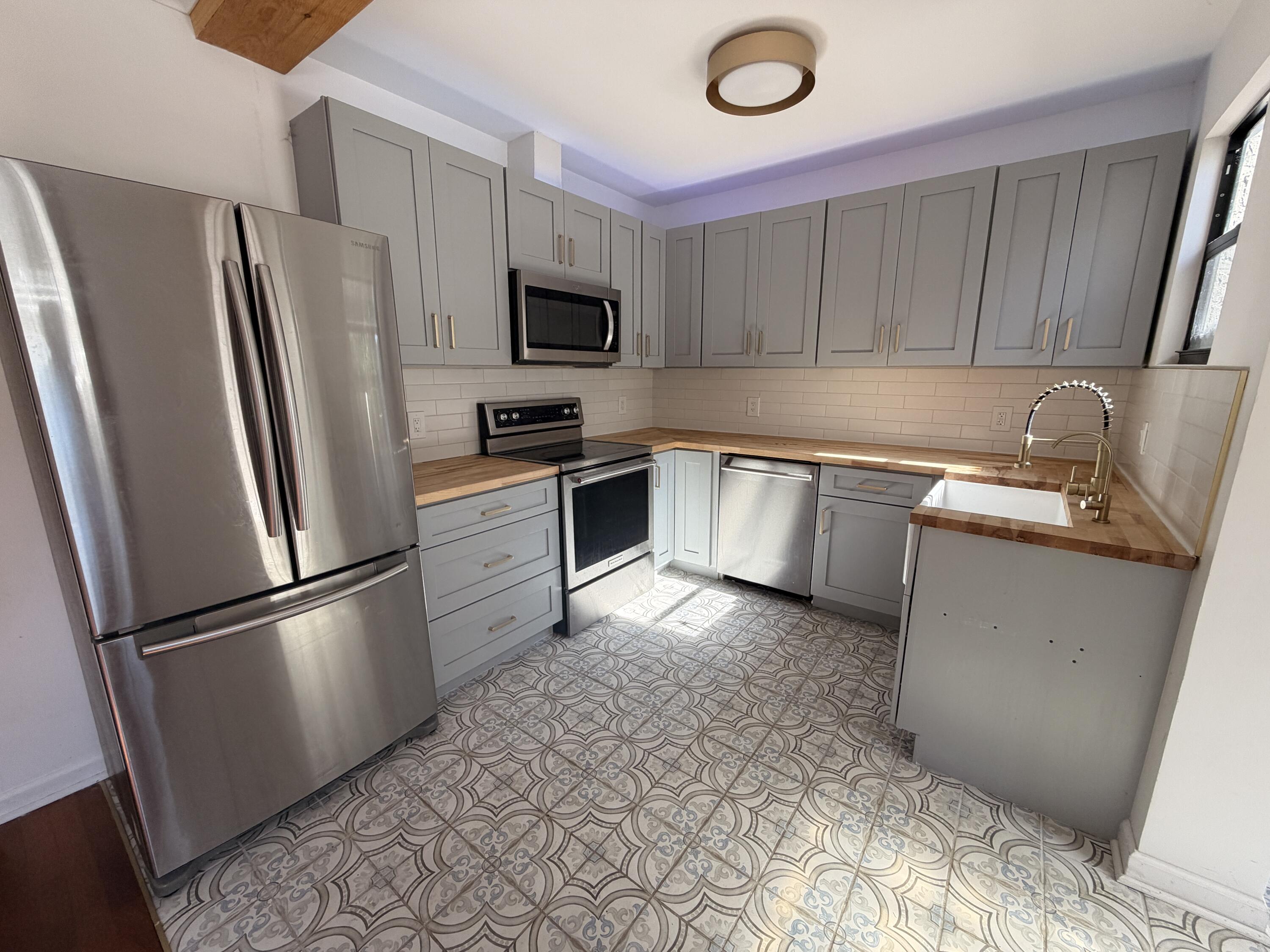 Pineapple Park - Residential Lease