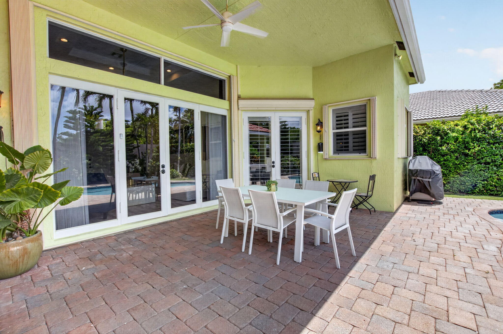 HUNTERS COURT - Residential