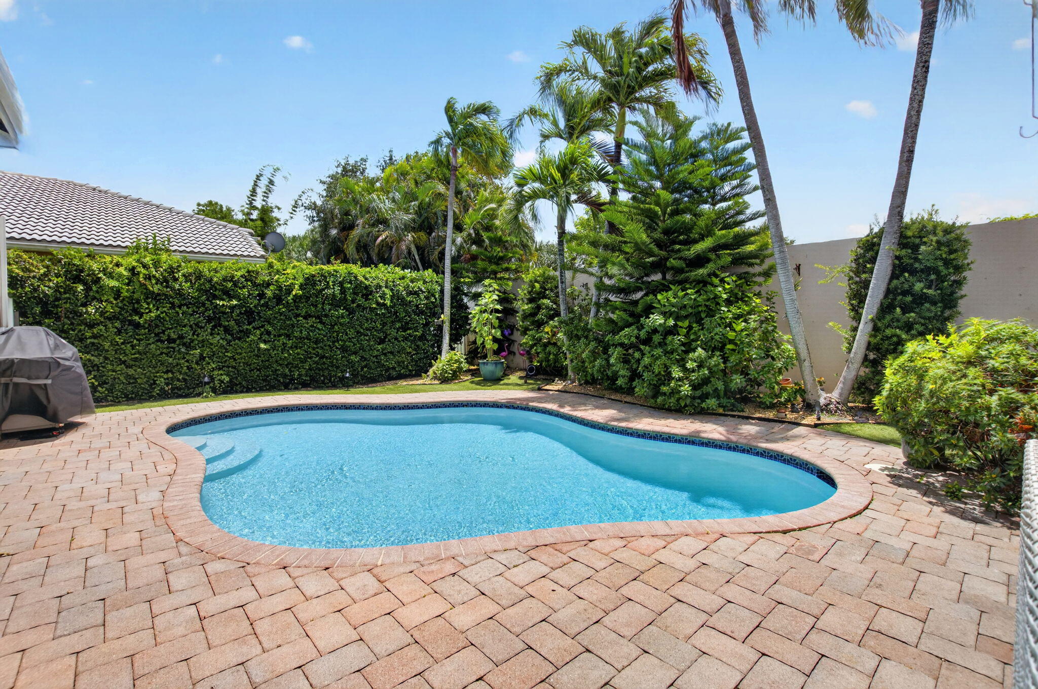 HUNTERS COURT - Residential