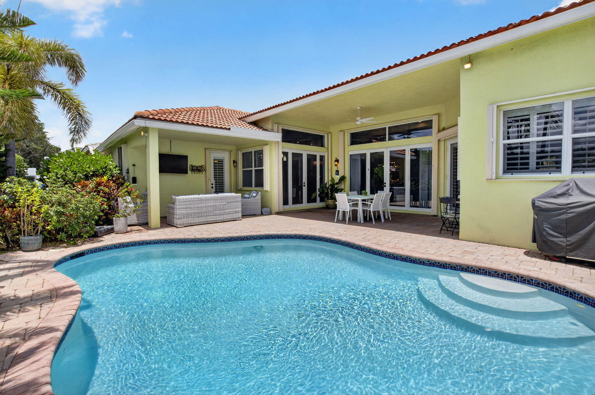 HUNTERS COURT - Residential