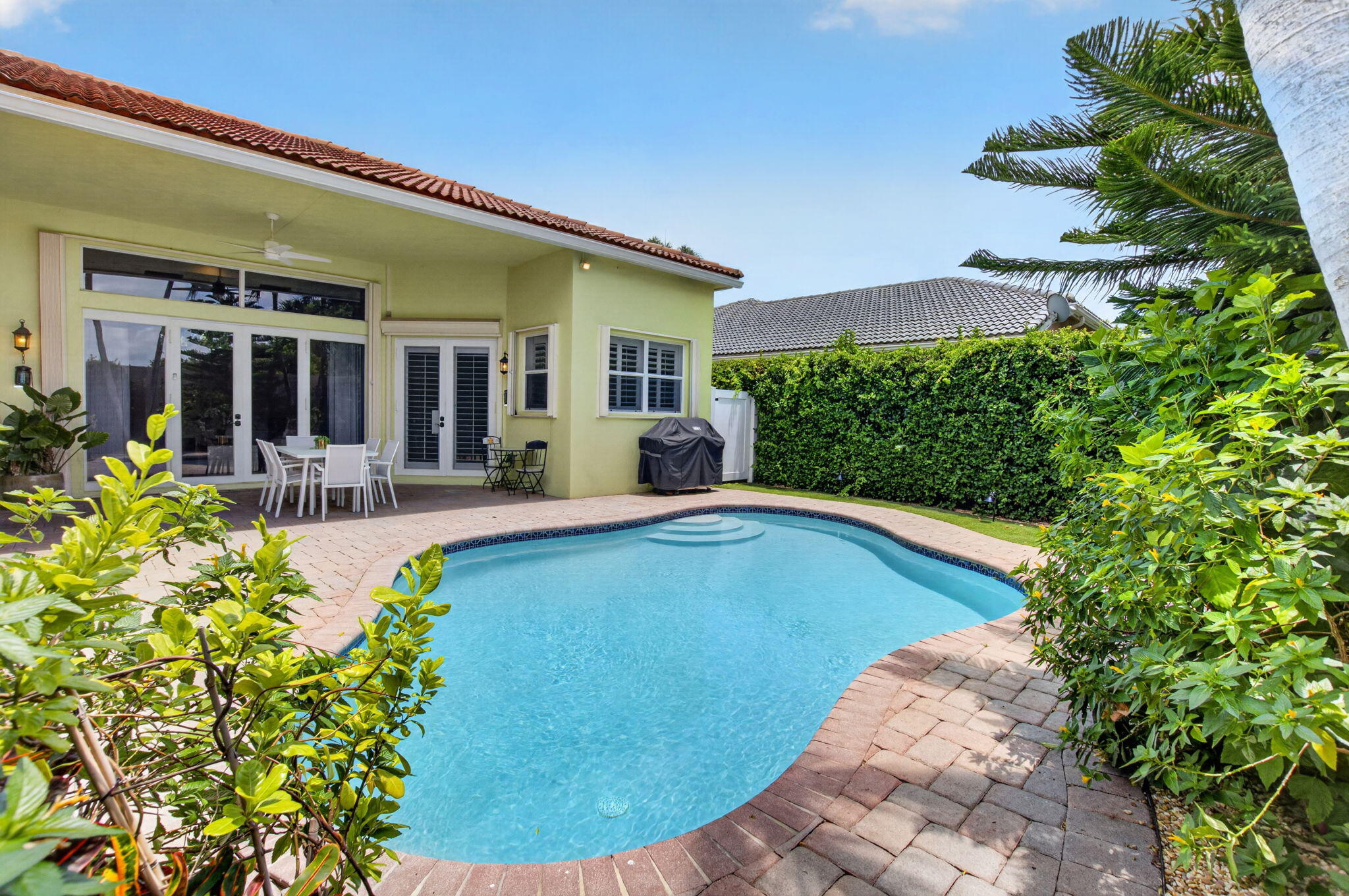 HUNTERS COURT - Residential