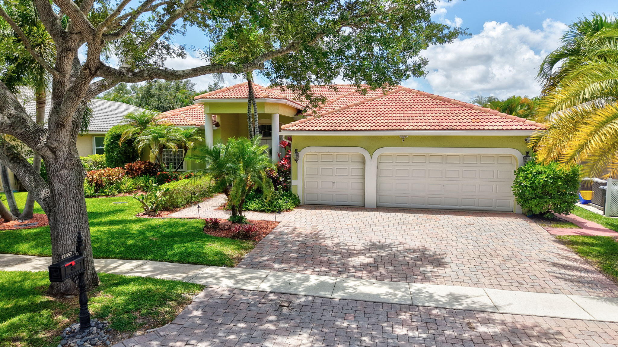 HUNTERS COURT - Residential