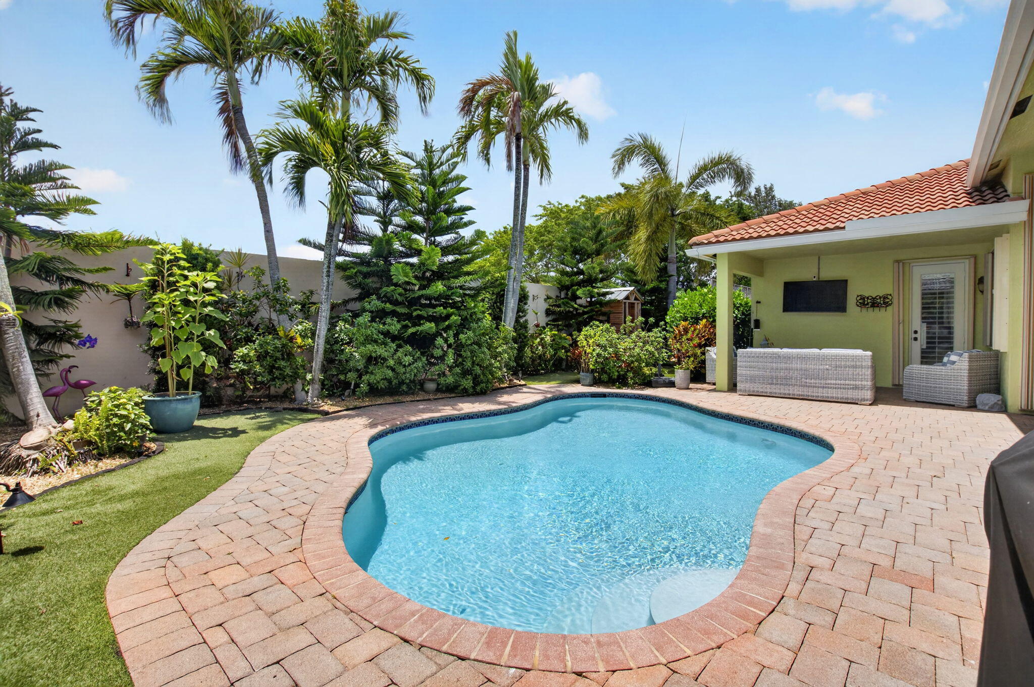 HUNTERS COURT - Residential