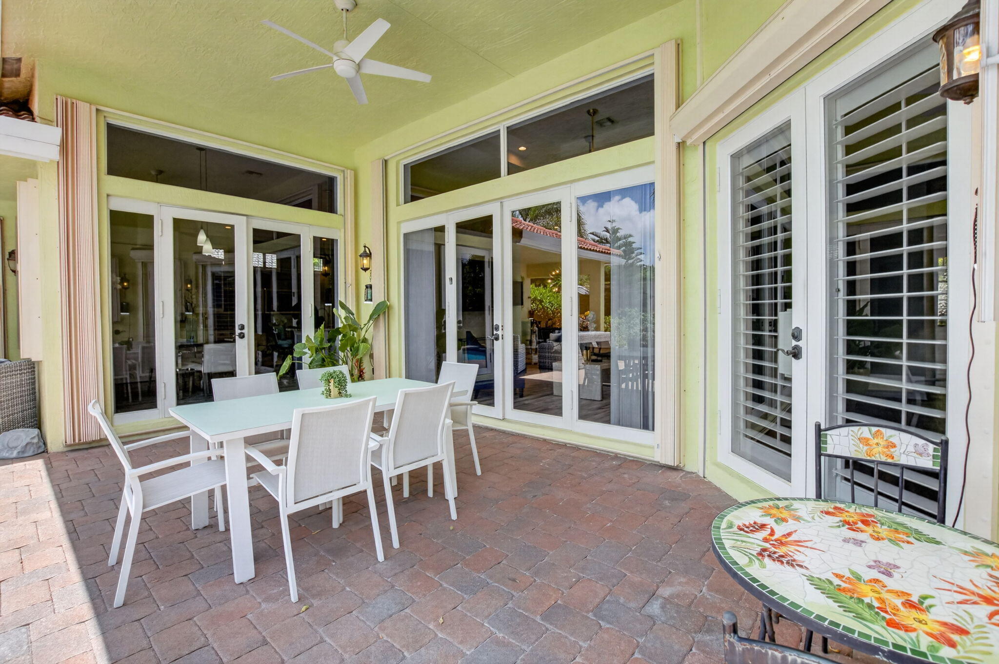 HUNTERS COURT - Residential