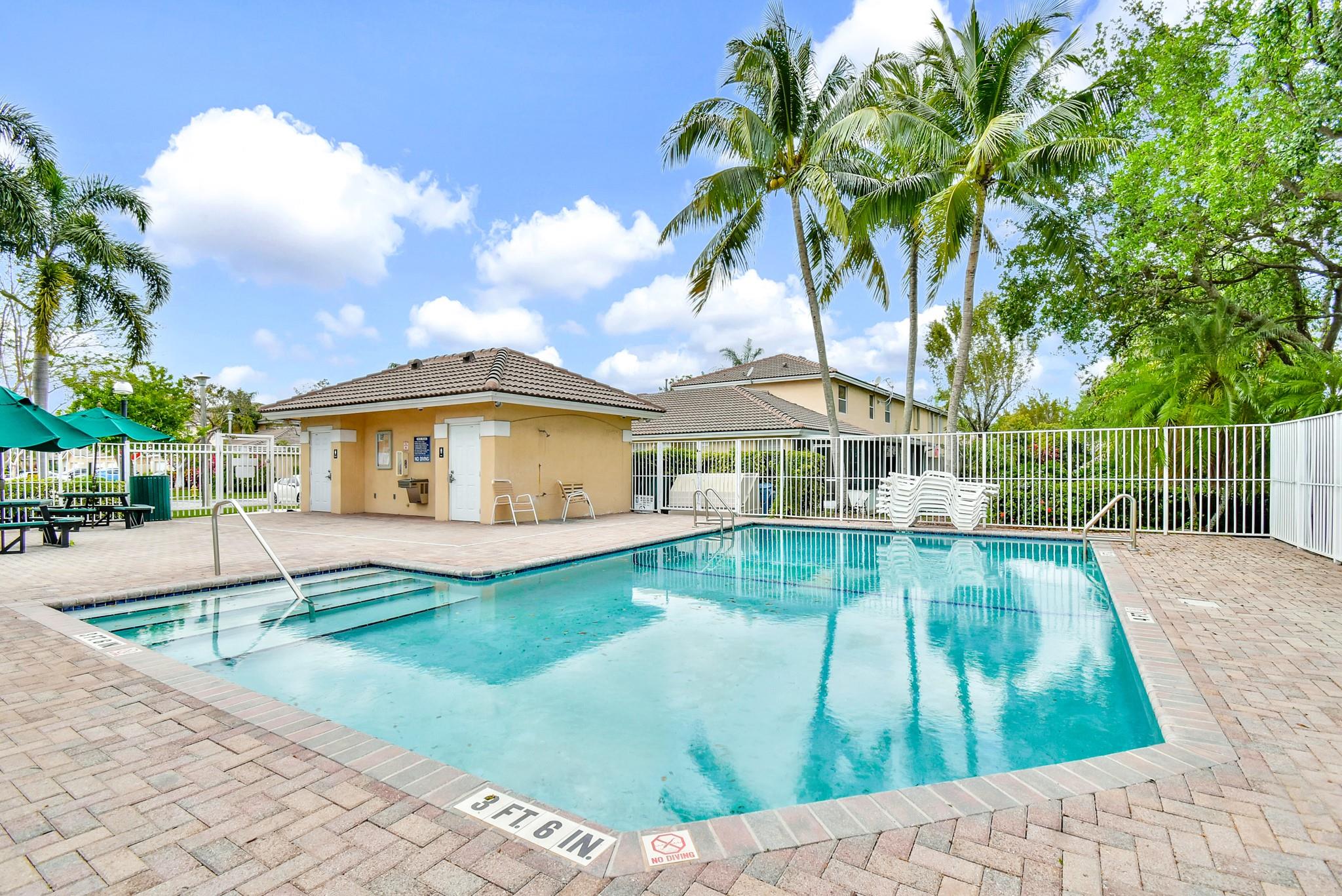 RAINTREE VILLAS - Residential